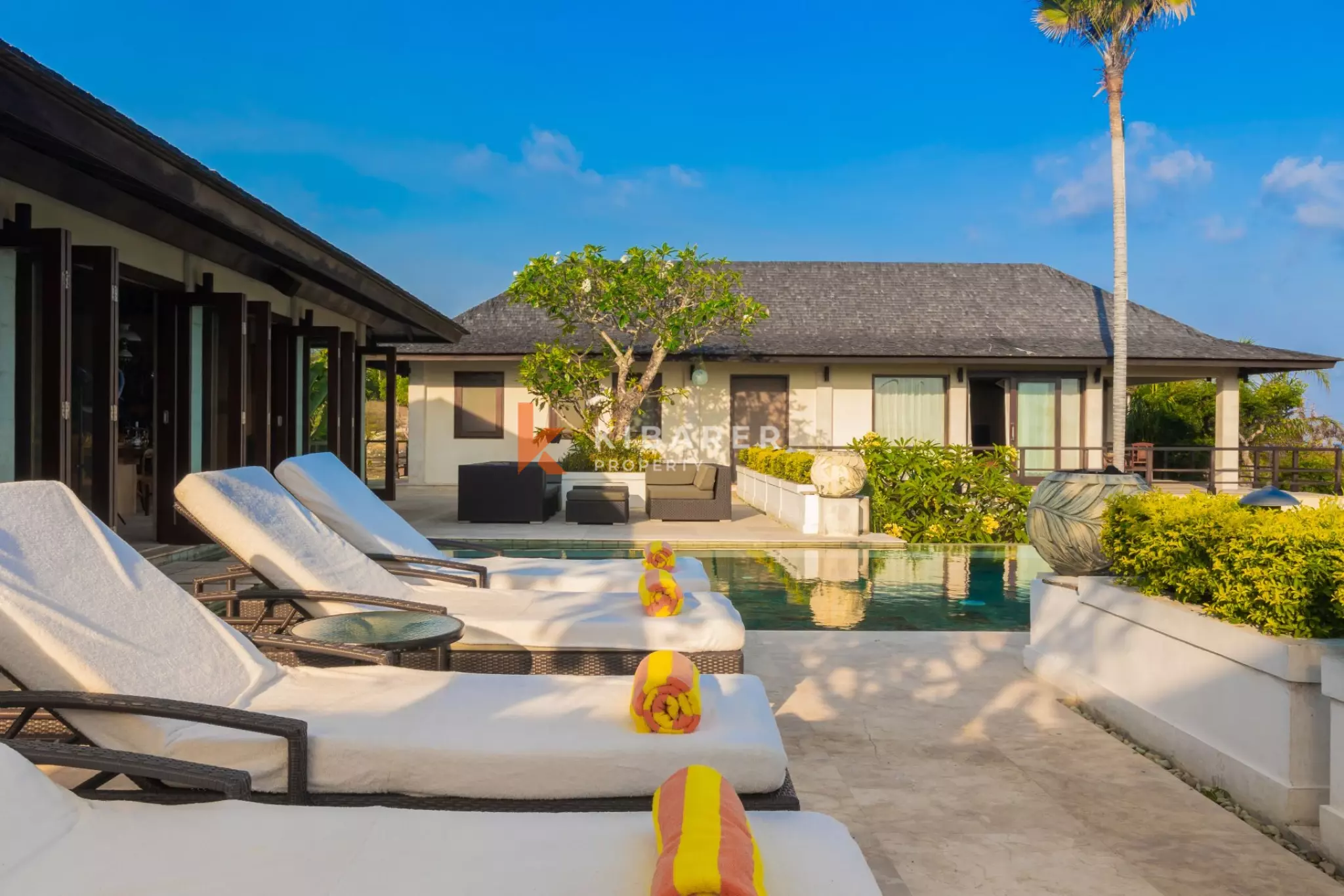 Six Bedroom Hilltop Haven with Panoramic Indian Ocean Views in Kutuh — image 8