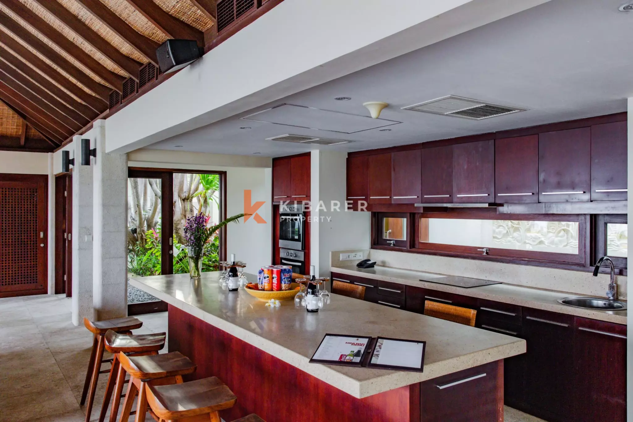 Six Bedroom Hilltop Haven with Panoramic Indian Ocean Views in Kutuh — image 7