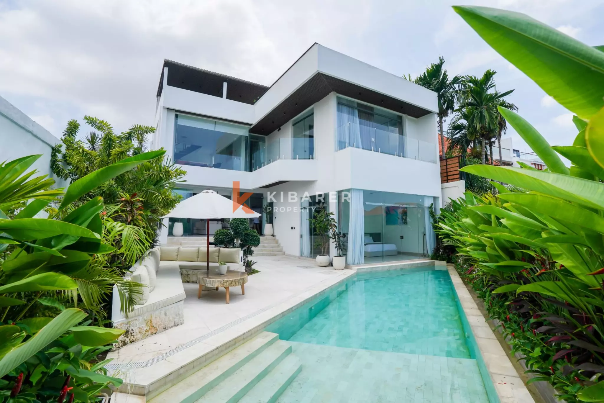 Tropical Four Bedroom Rooftop Pool Villa in the Heart of Canggu — image 1