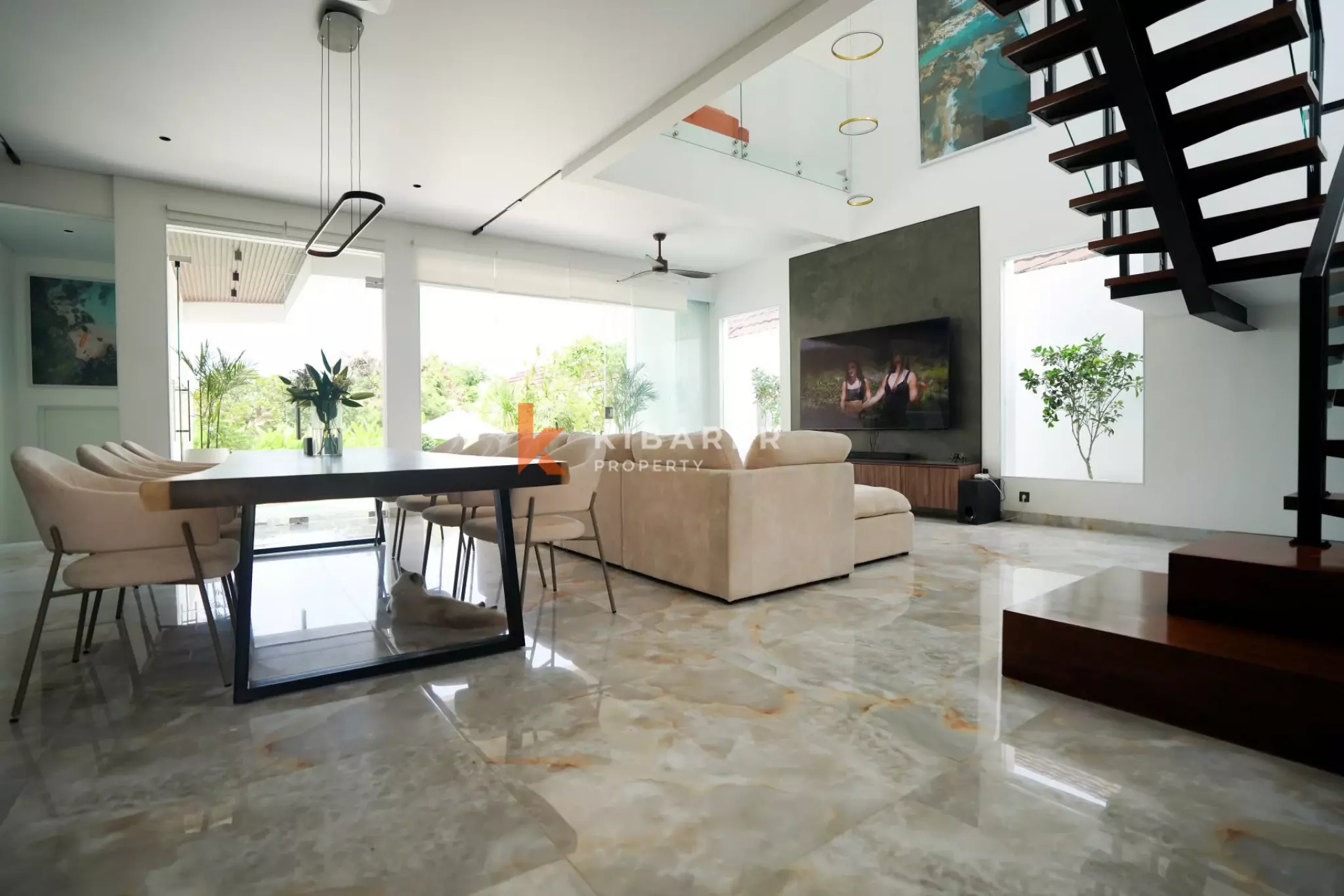 Tropical Four Bedroom Rooftop Pool Villa in the Heart of Canggu — image 3