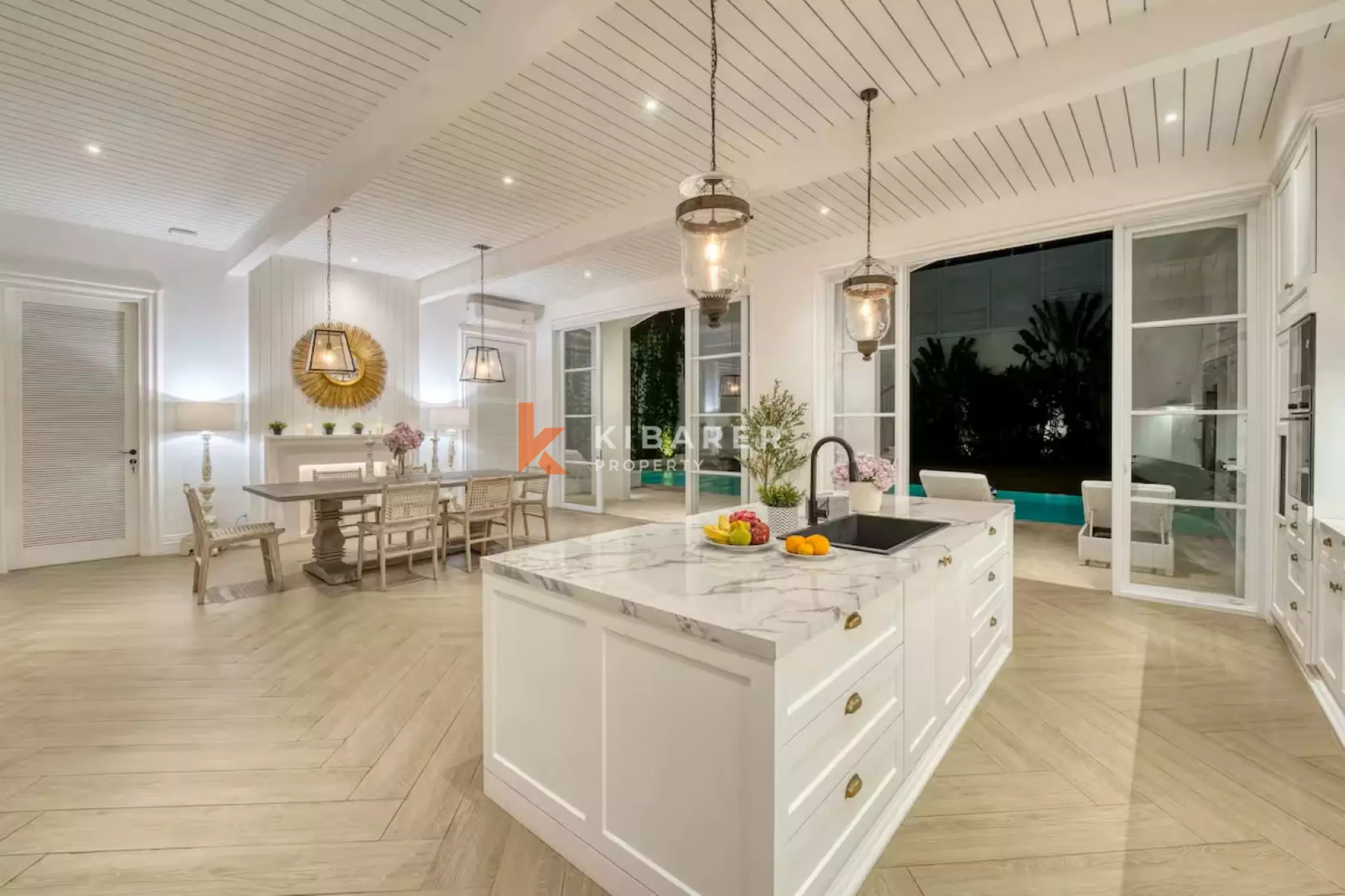 Stunning Four Bedroom Colonial Villa with Ocean View in Berawa — image 6