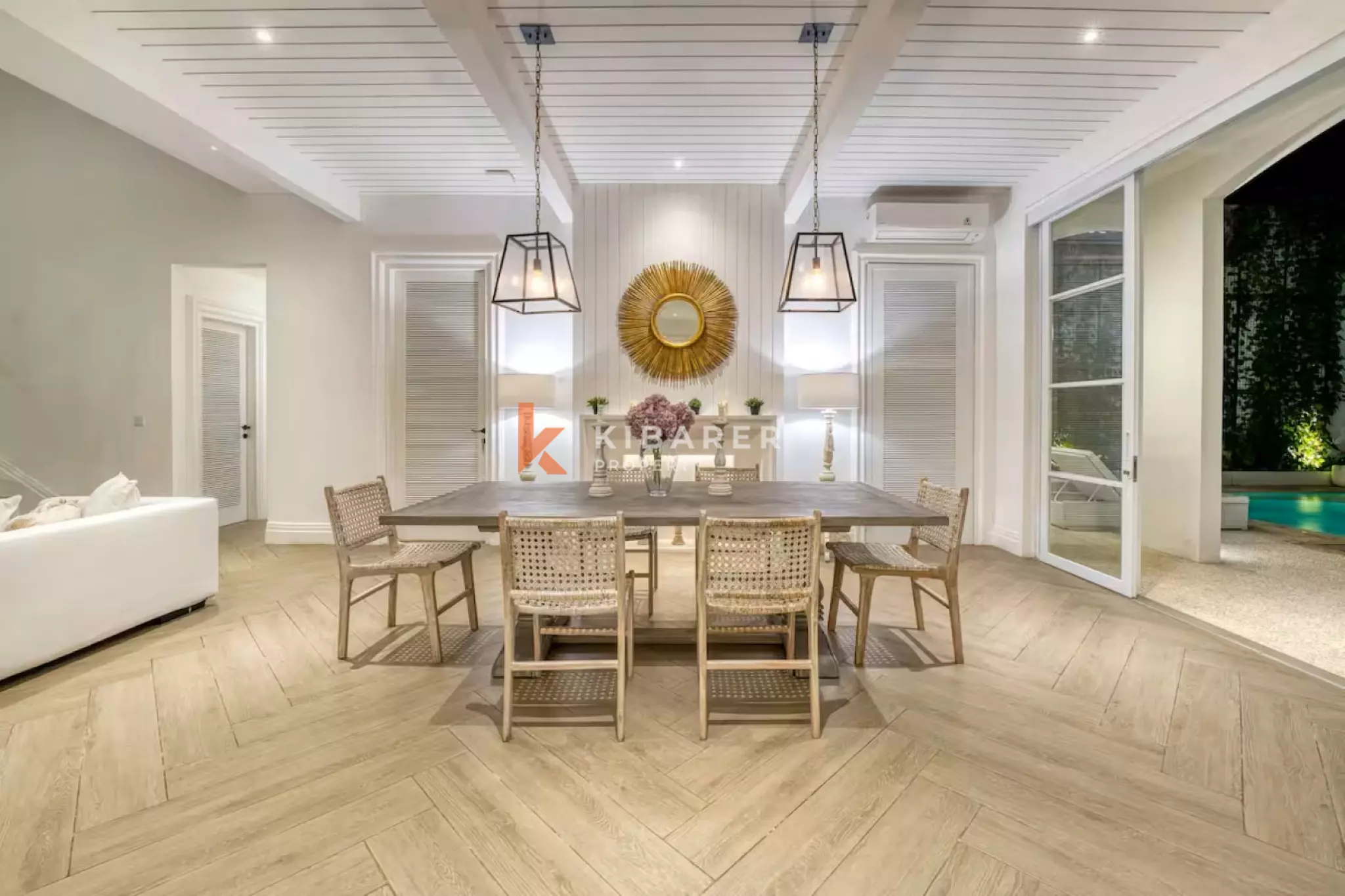 Stunning Four Bedroom Colonial Villa with Ocean View in Berawa — image 4