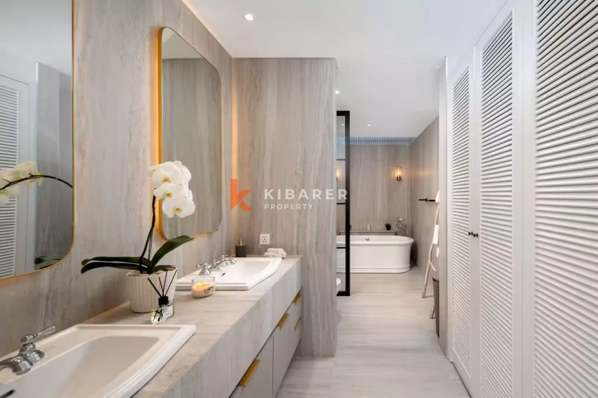 Stunning Four Bedroom Colonial Villa with Ocean View in Berawa — image 12