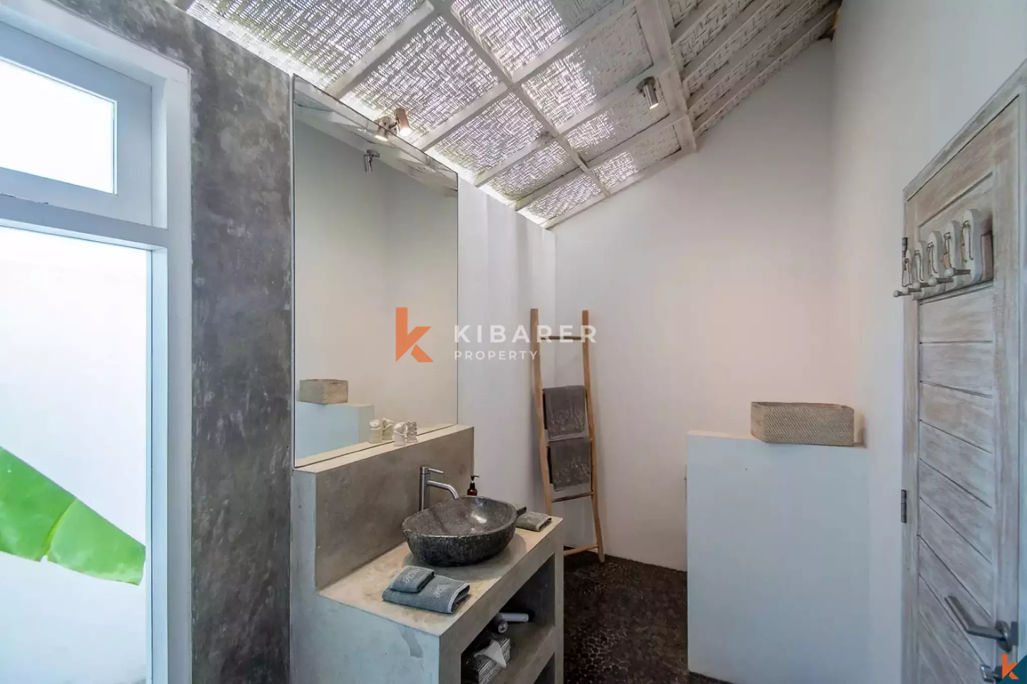 Tropical Living – Three Bedroom Villa with Lush Garden in Batu Belig — image 11