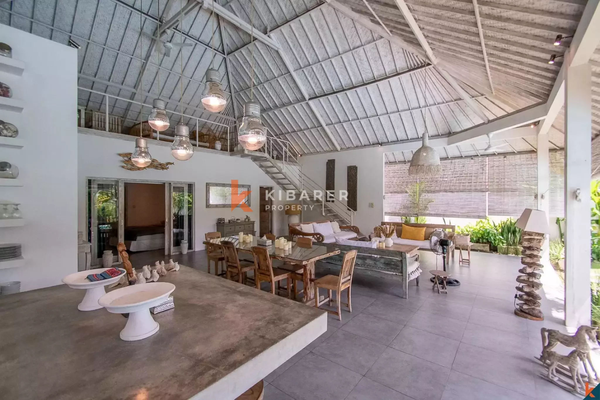 Tropical Living – Three Bedroom Villa with Lush Garden in Batu Belig — image 4