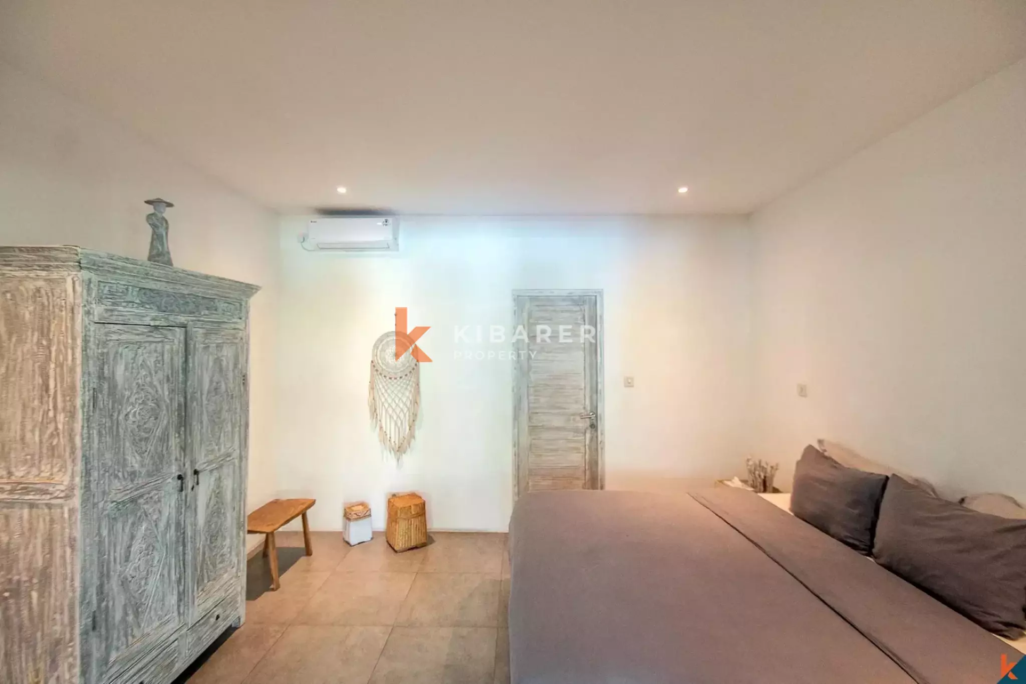 Tropical Living – Three Bedroom Villa with Lush Garden in Batu Belig — image 15