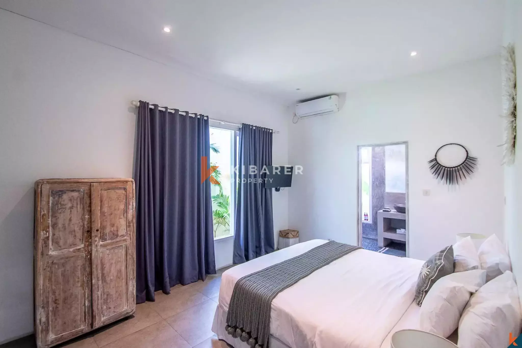 Tropical Living – Three Bedroom Villa with Lush Garden in Batu Belig — image 10
