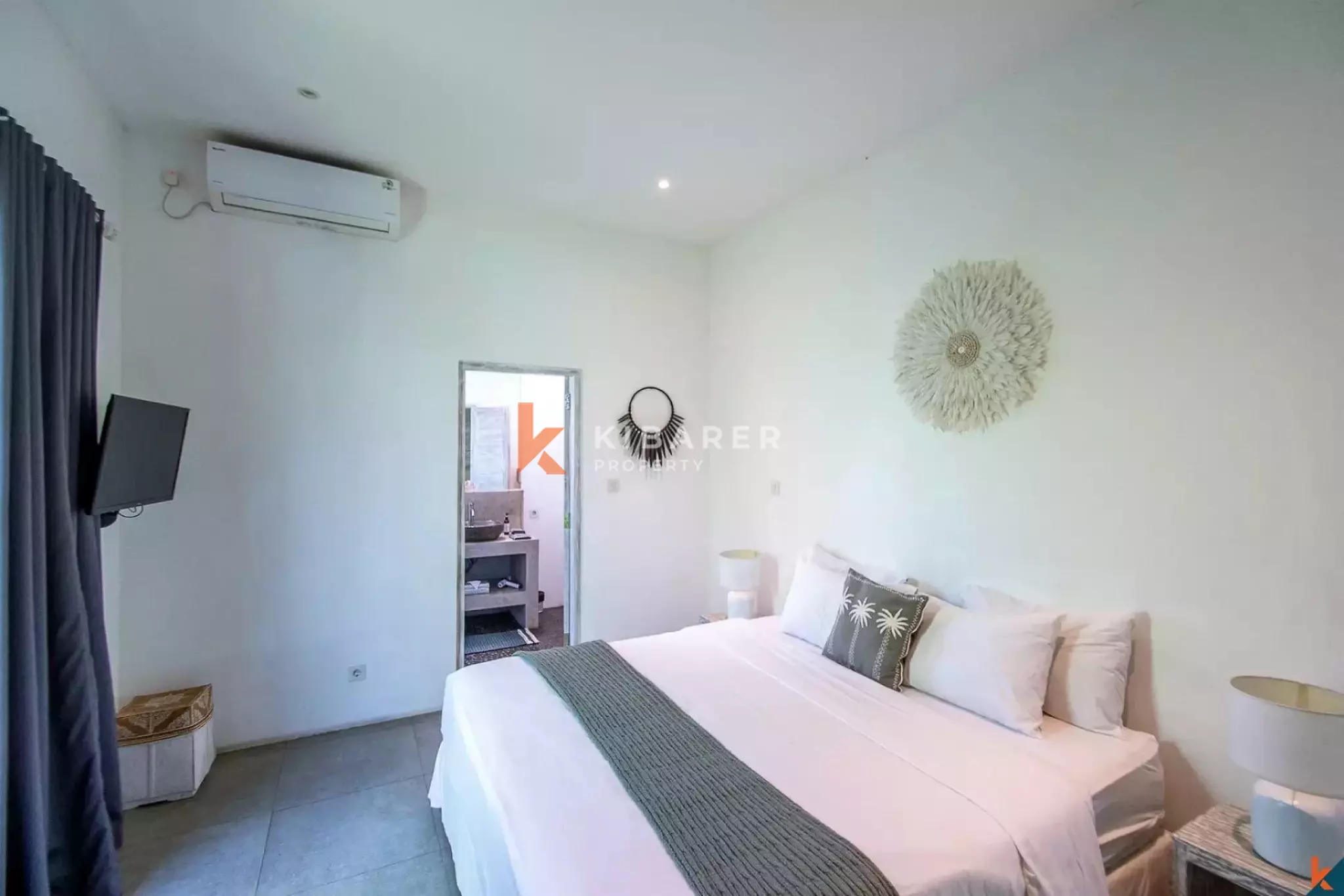 Tropical Living – Three Bedroom Villa with Lush Garden in Batu Belig — image 9