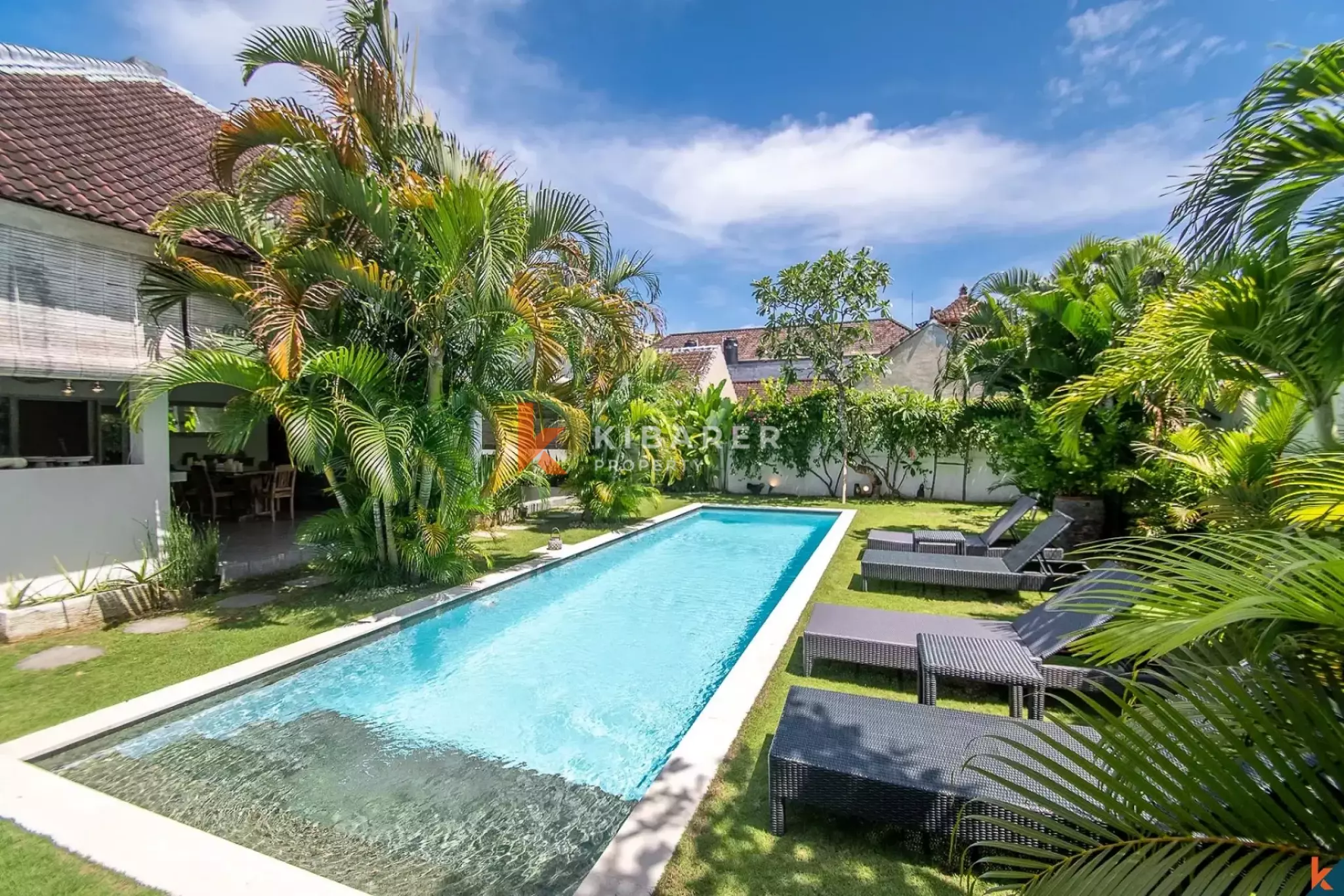 Tropical Living – Three Bedroom Villa with Lush Garden in Batu Belig — image 1