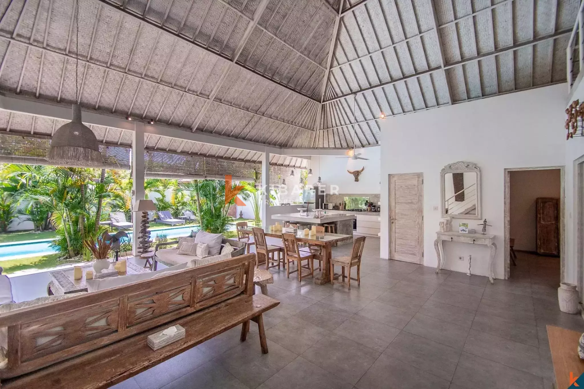Tropical Living – Three Bedroom Villa with Lush Garden in Batu Belig — image 8