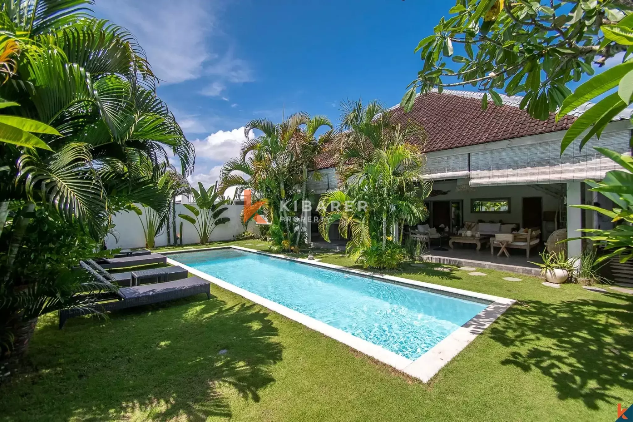 Tropical Living – Three Bedroom Villa with Lush Garden in Batu Belig — image 2