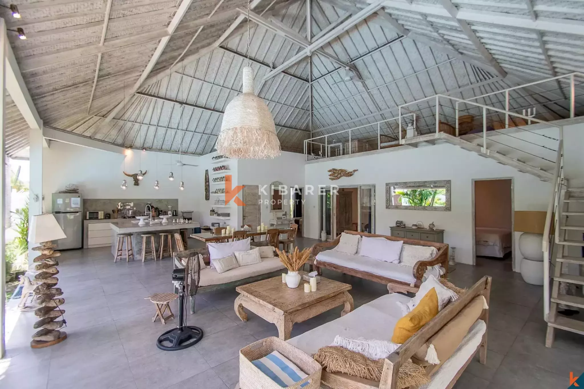 Tropical Living – Three Bedroom Villa with Lush Garden in Batu Belig — image 3