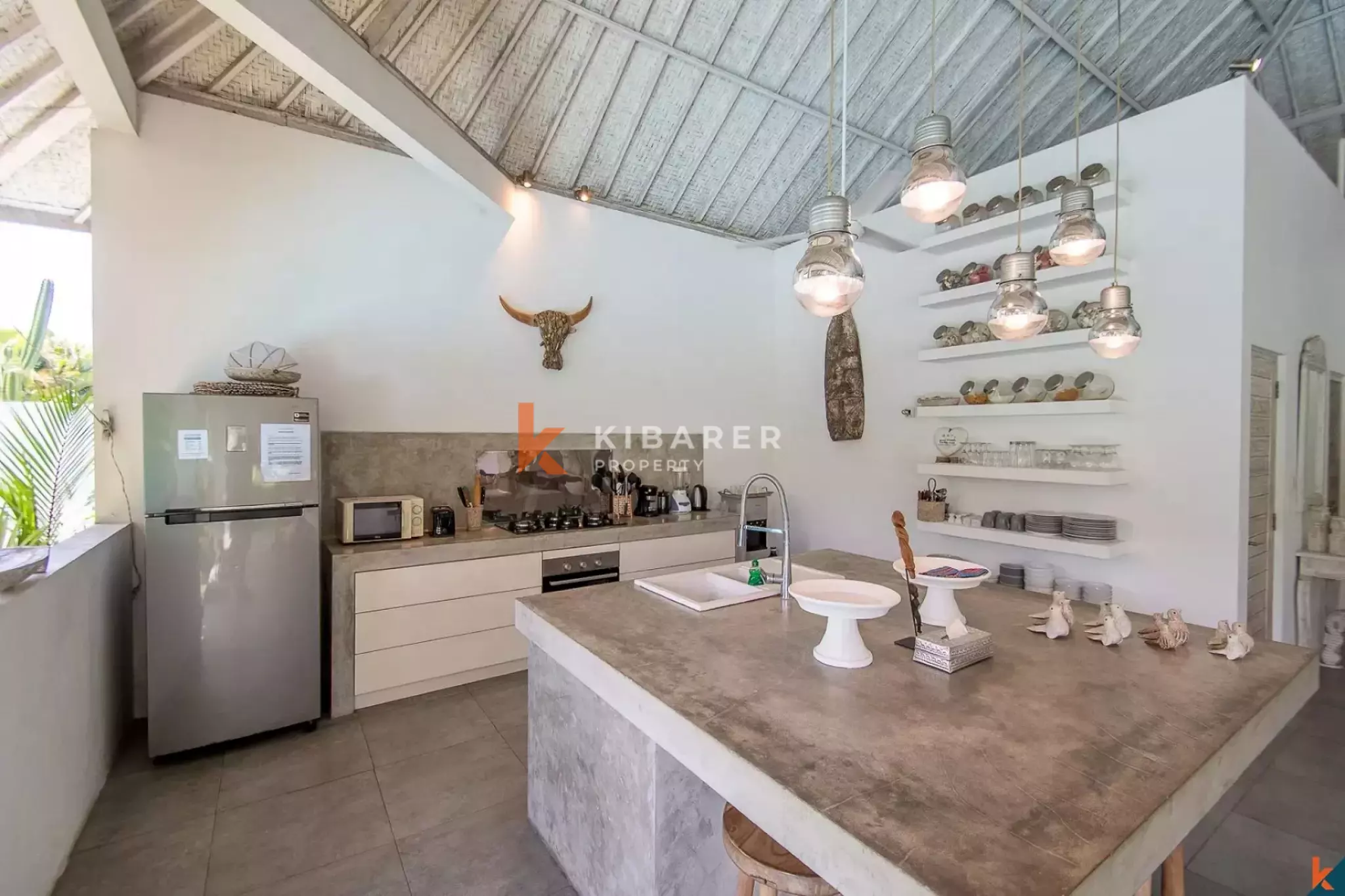 Tropical Living – Three Bedroom Villa with Lush Garden in Batu Belig — image 6