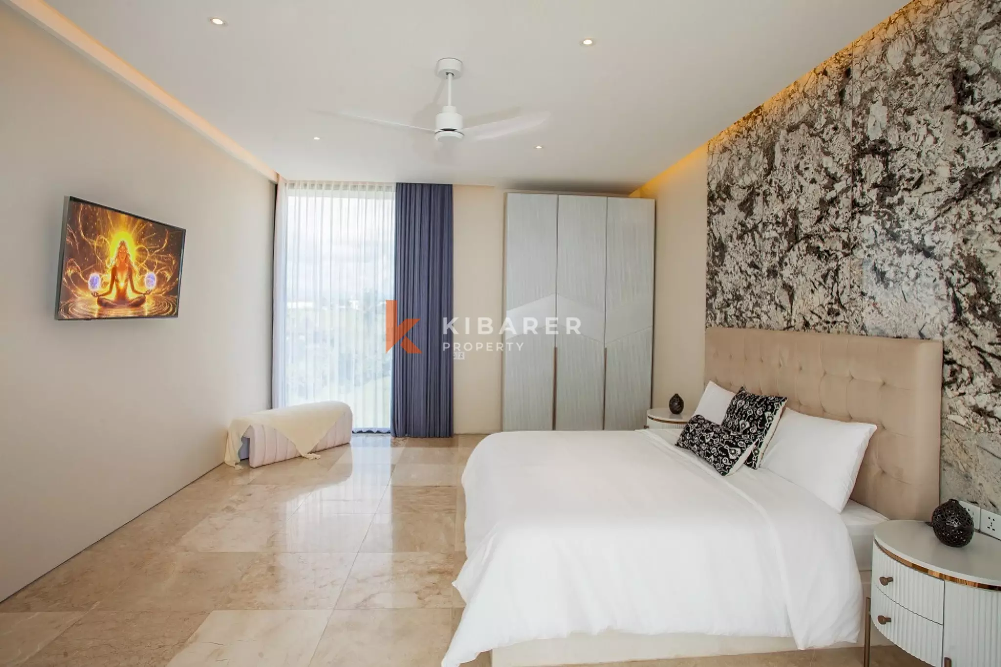 Elegant Four-Bedrooms Enclosed Living Villa in Pererenan Area — image 6