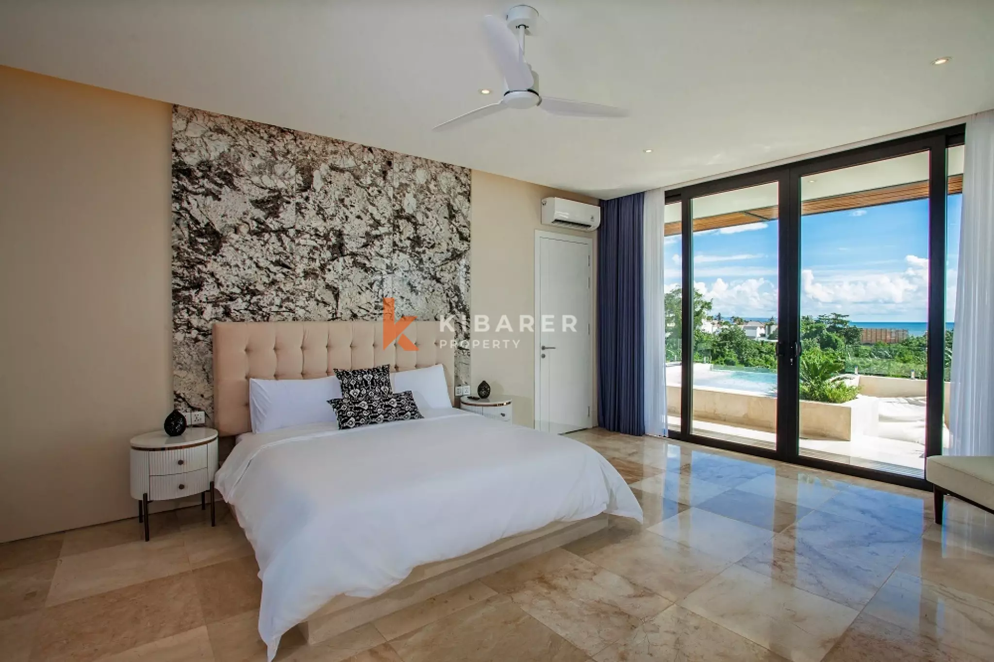 Elegant Four-Bedrooms Enclosed Living Villa in Pererenan Area — image 9
