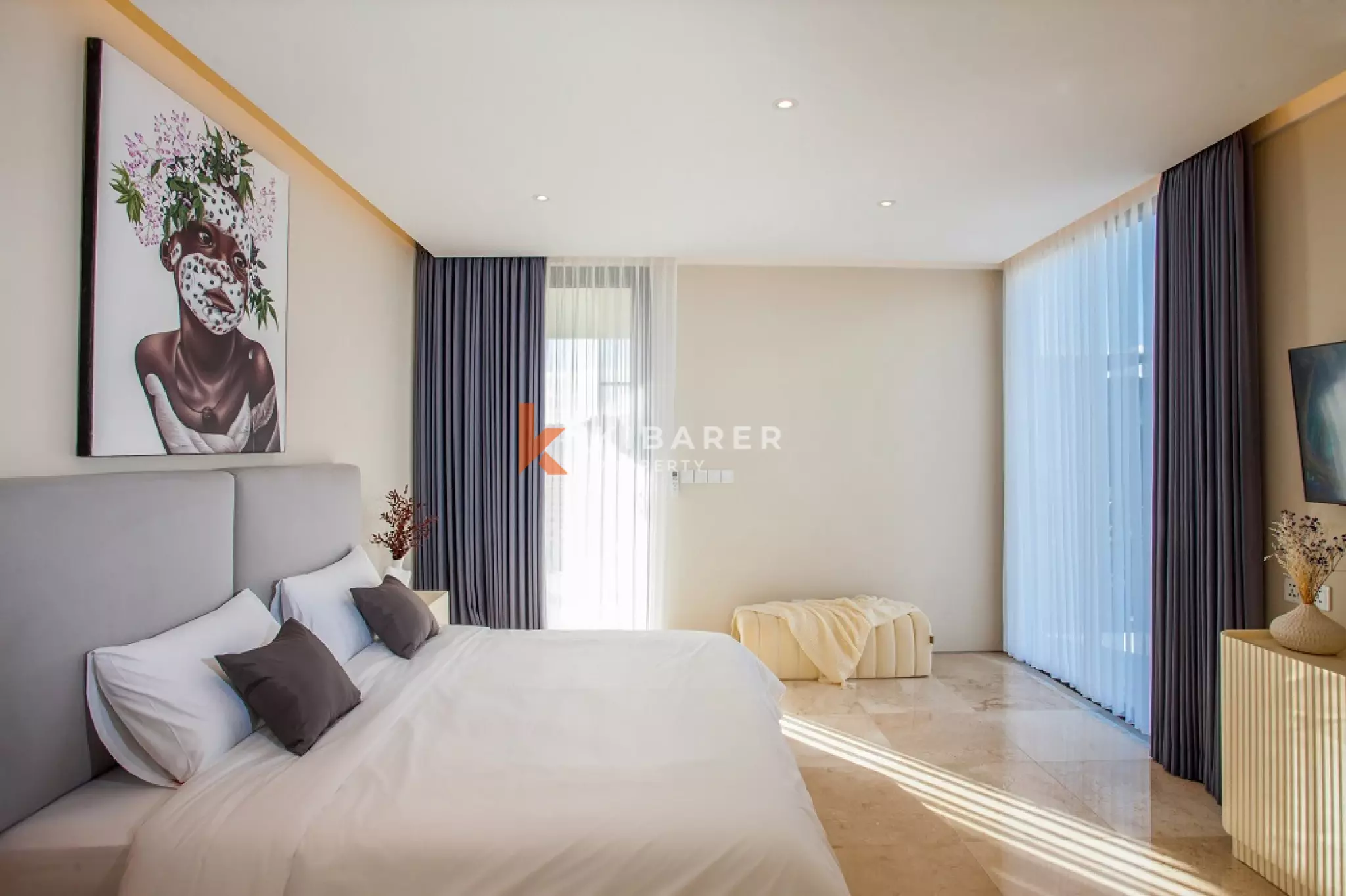 Elegant Four-Bedrooms Enclosed Living Villa in Pererenan Area — image 18