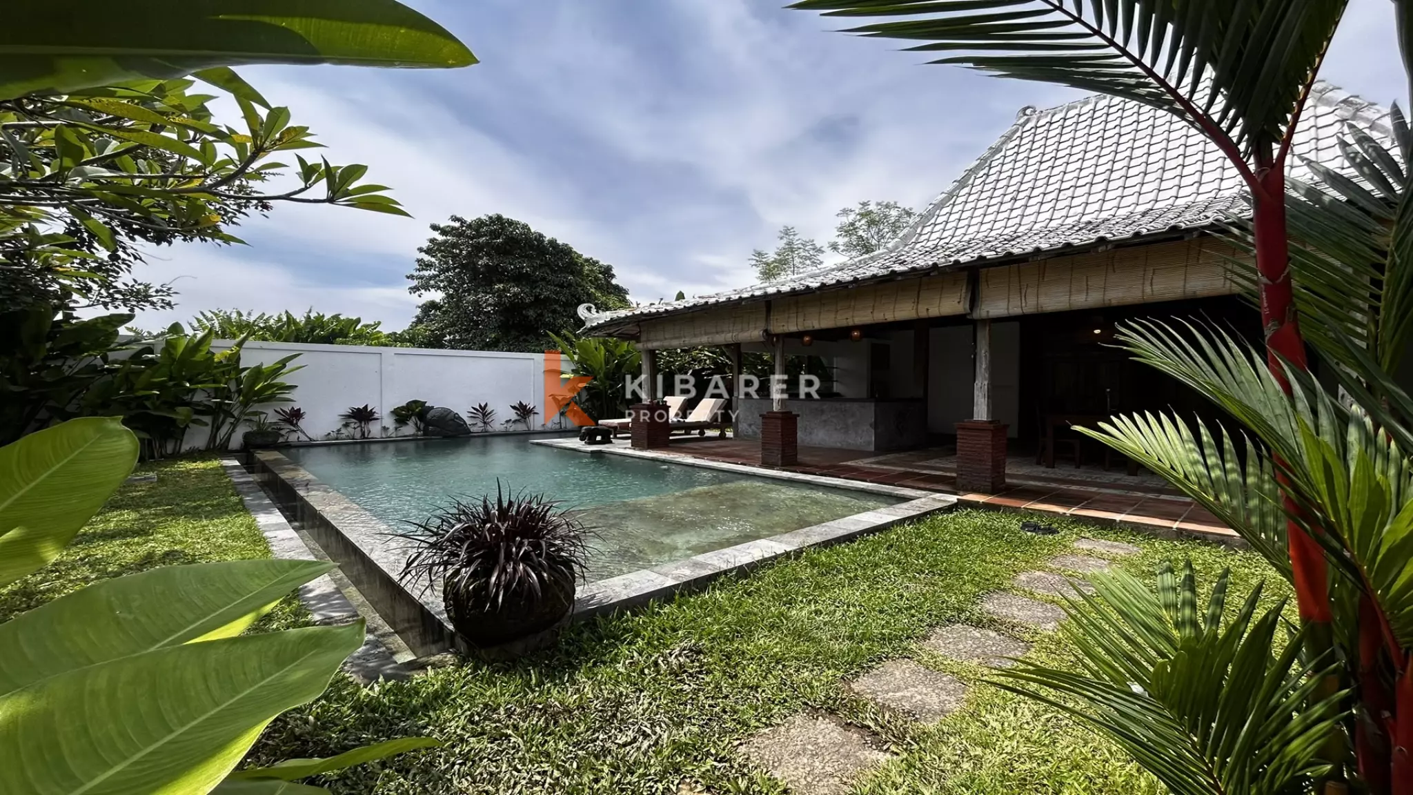 Beautiful Two-Bedroom Joglo Villa with Open Living Room in Tumbak Bayuh — image 2
