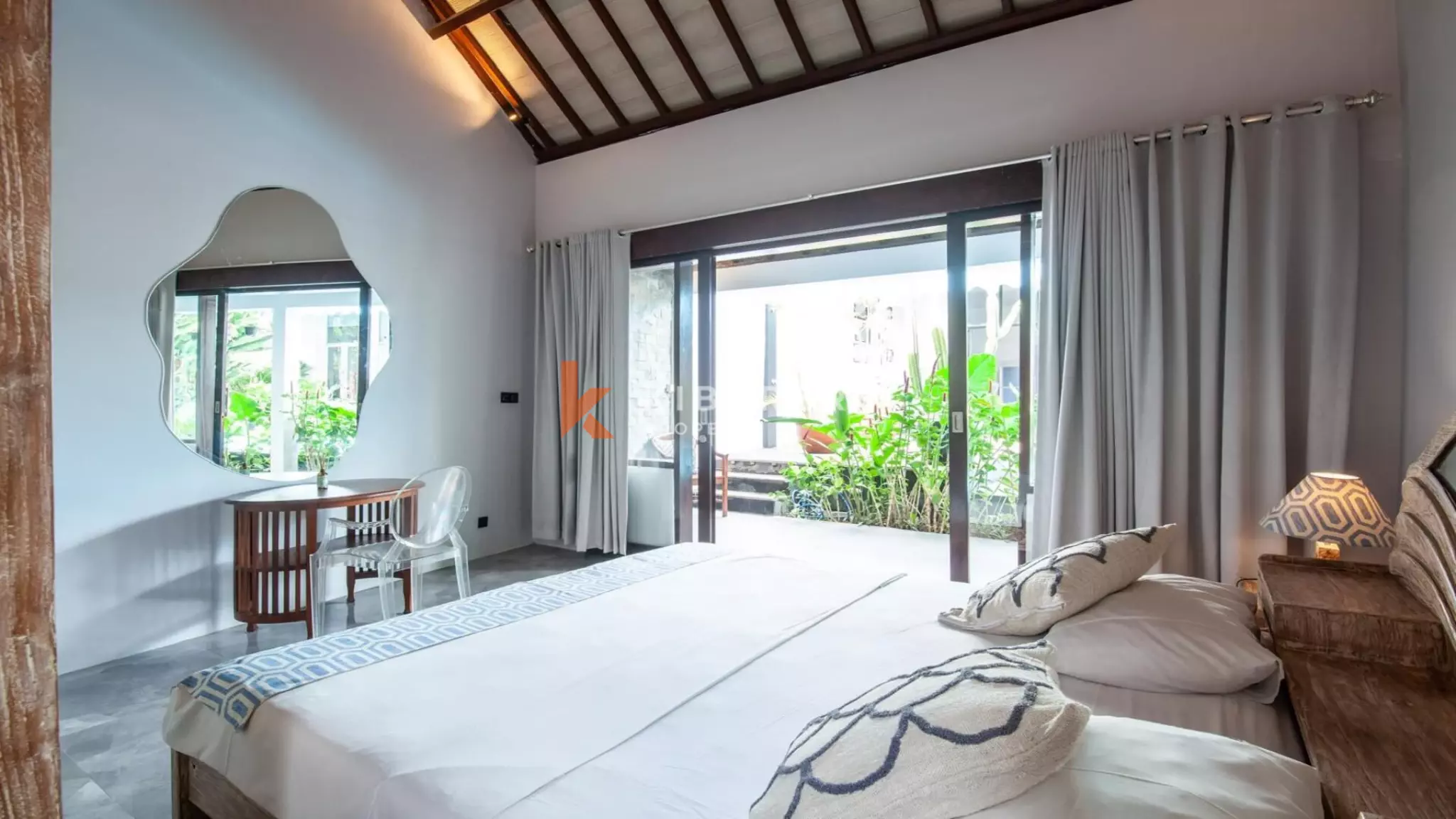 Elegant, Bright, and Contemporary Six-Bedroom Villa with Private Pool in Berawa — image 11