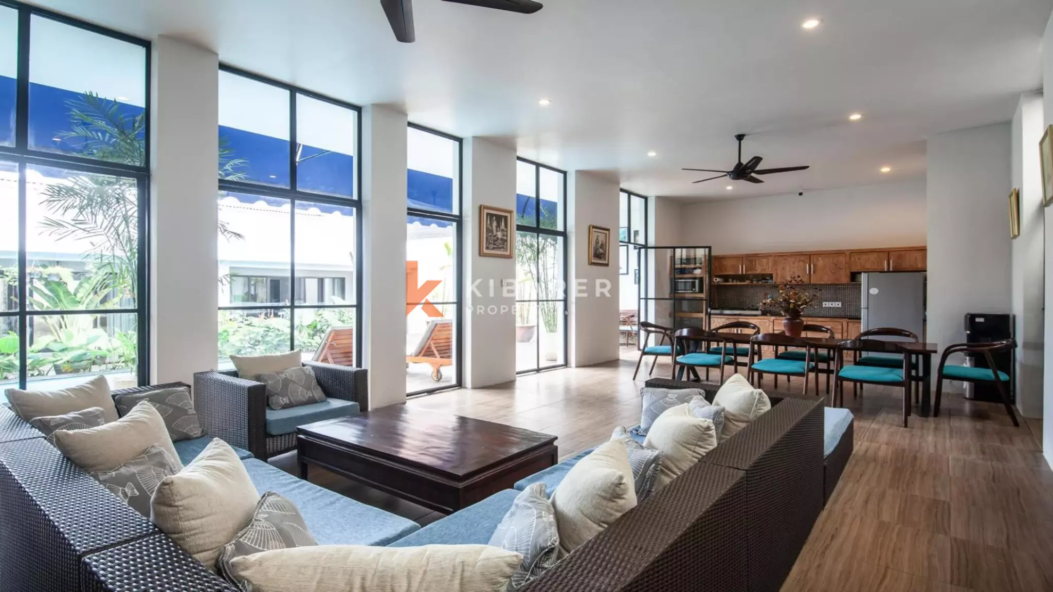 Elegant Bright Contemporary Six-Bedroom Villa with Serene Private Pool in Berawa — image 3
