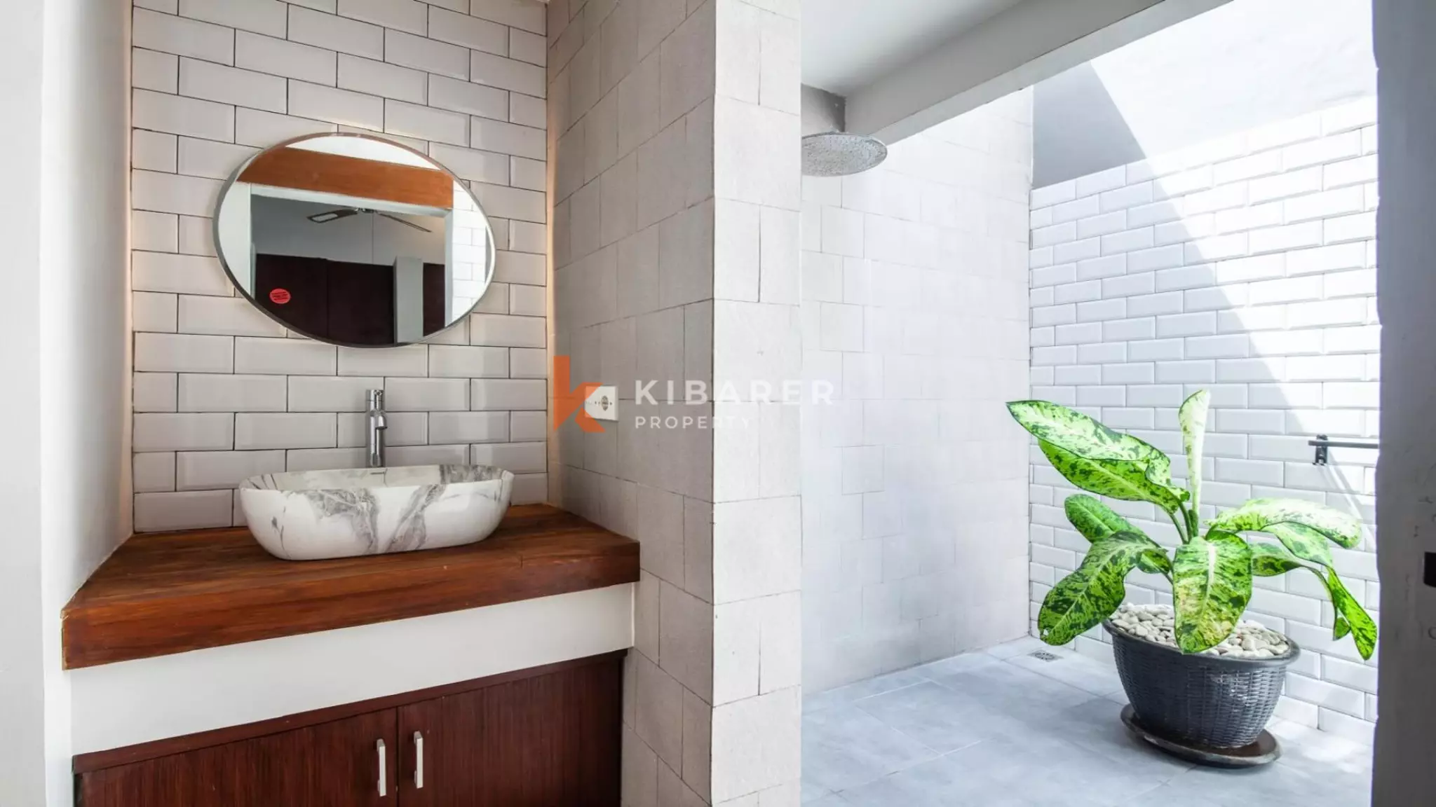 Elegant, Bright, and Contemporary Six-Bedroom Villa with Private Pool in Berawa — image 16
