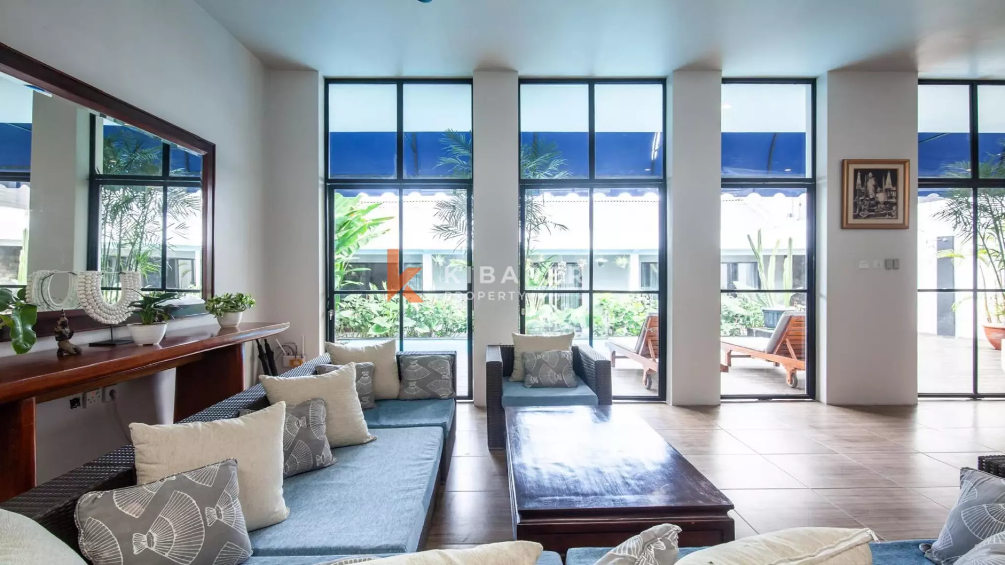 Elegant, Bright, and Contemporary Six-Bedroom Villa with Private Pool in Berawa — image 4