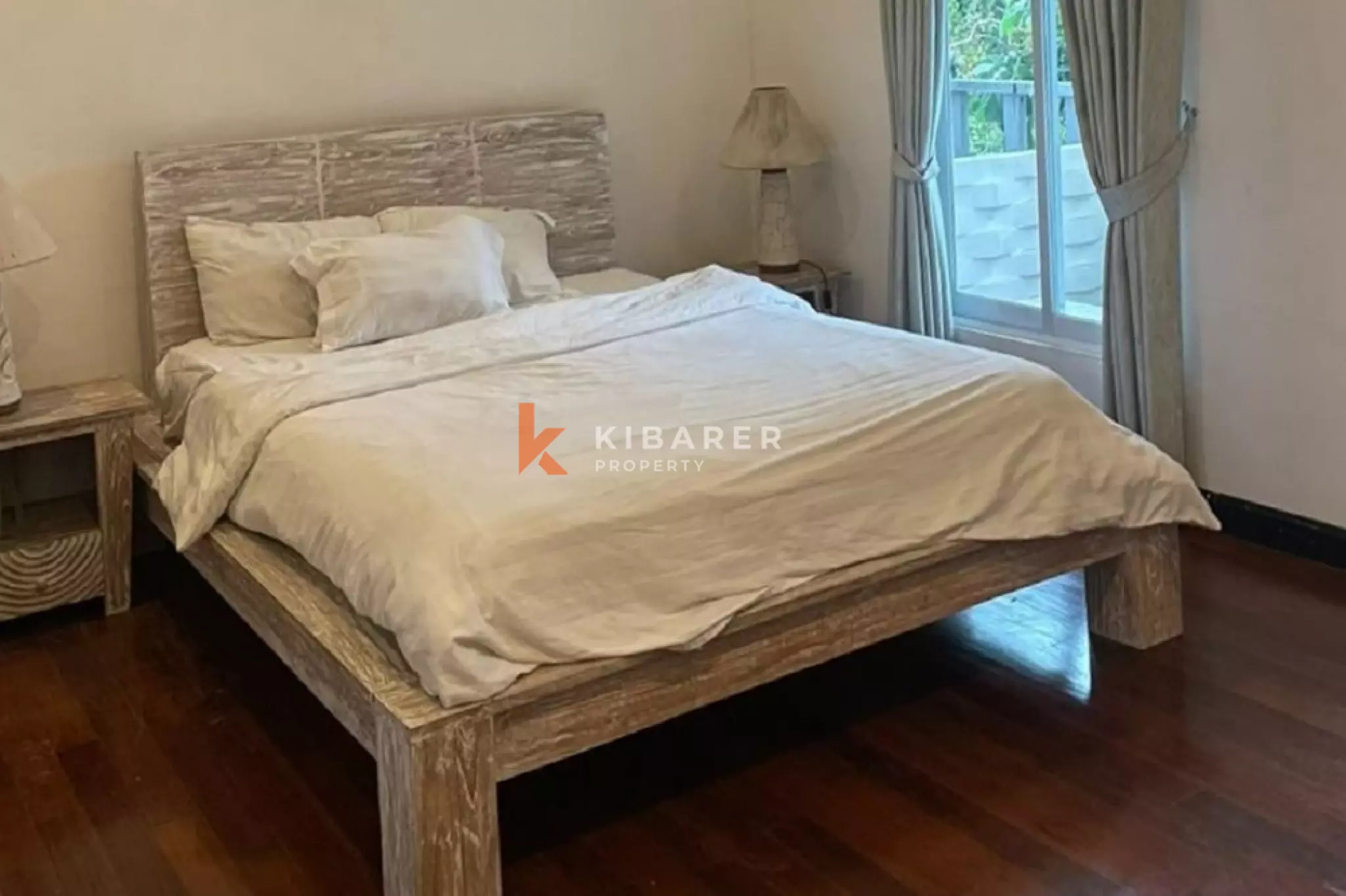Strategic Four-Bedrooms Enclosed Living Villa in Balangan-Uluwatu — image 6