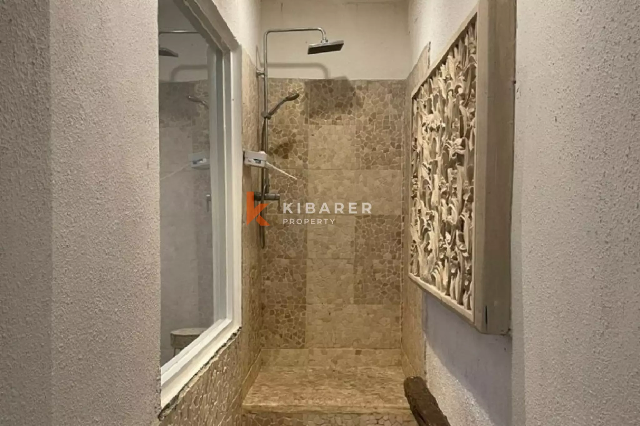 Strategic Four-Bedrooms Enclosed Living Villa in Balangan-Uluwatu — image 9