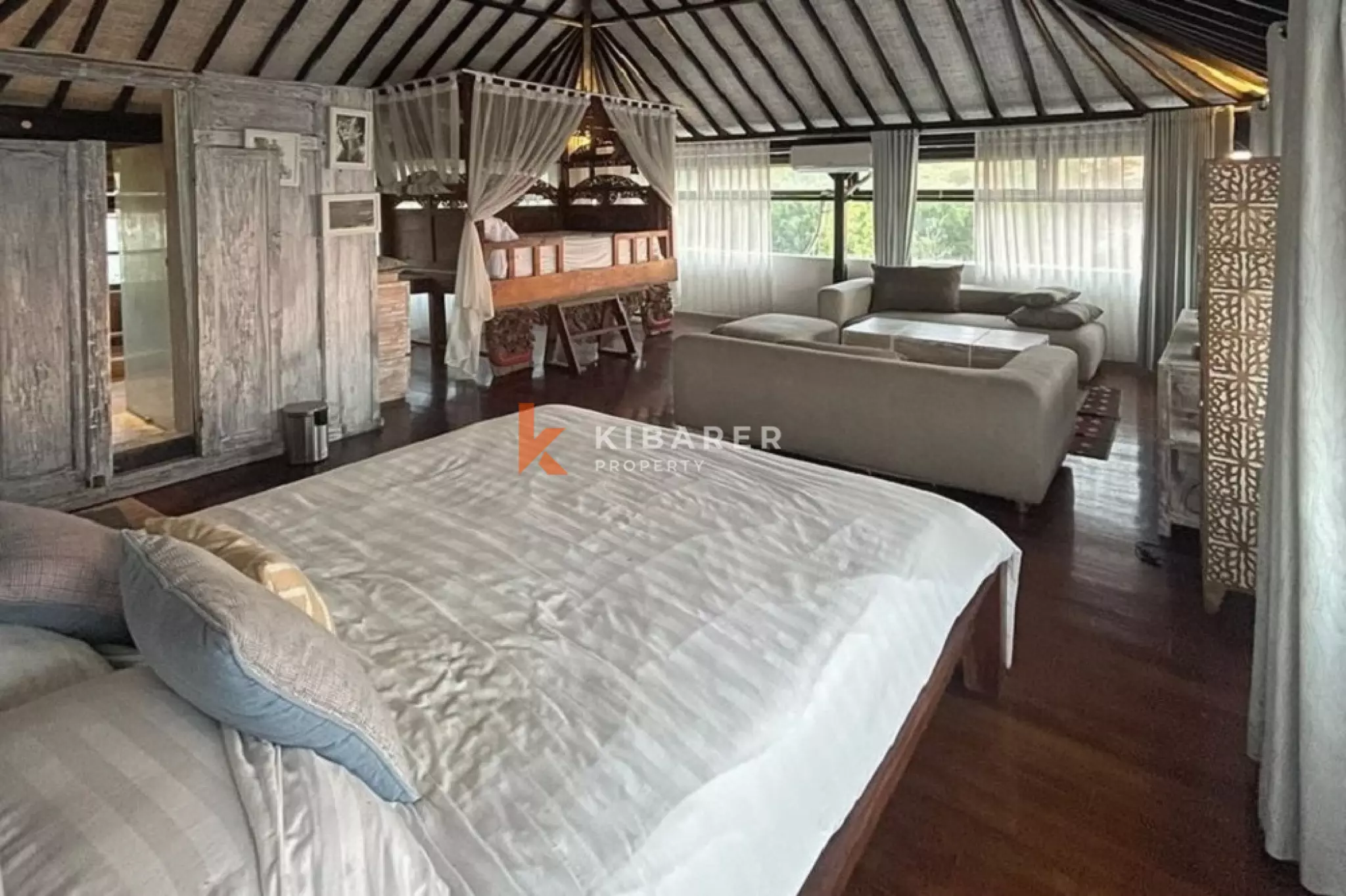 Strategic Four-Bedrooms Enclosed Living Villa in Balangan-Uluwatu — image 5