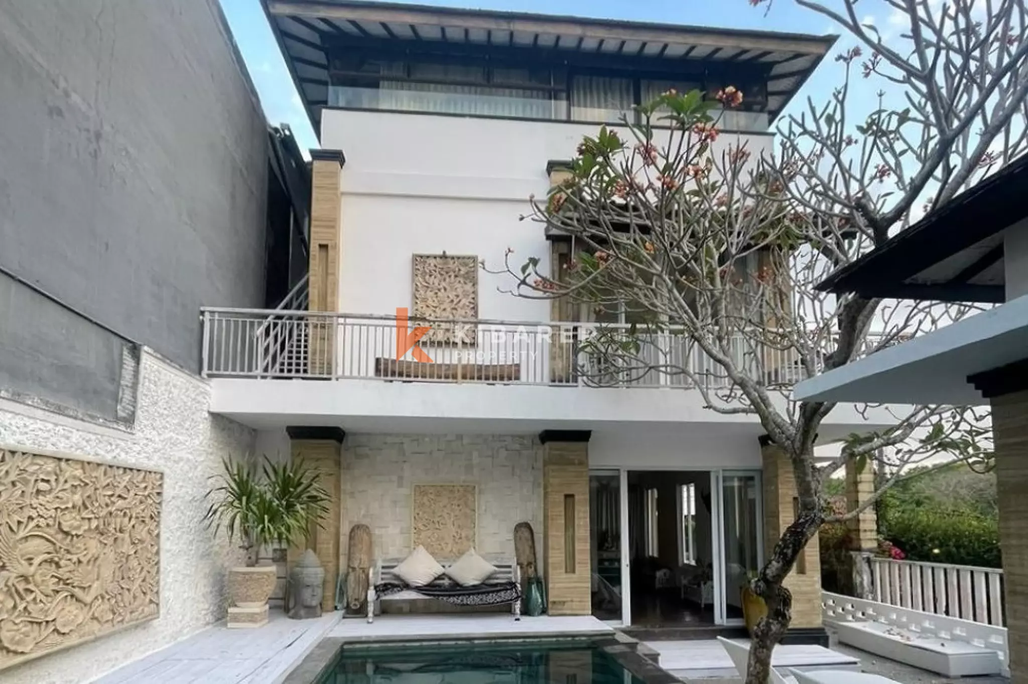 Strategic Four-Bedrooms Enclosed Living Villa in Balangan-Uluwatu — image 2