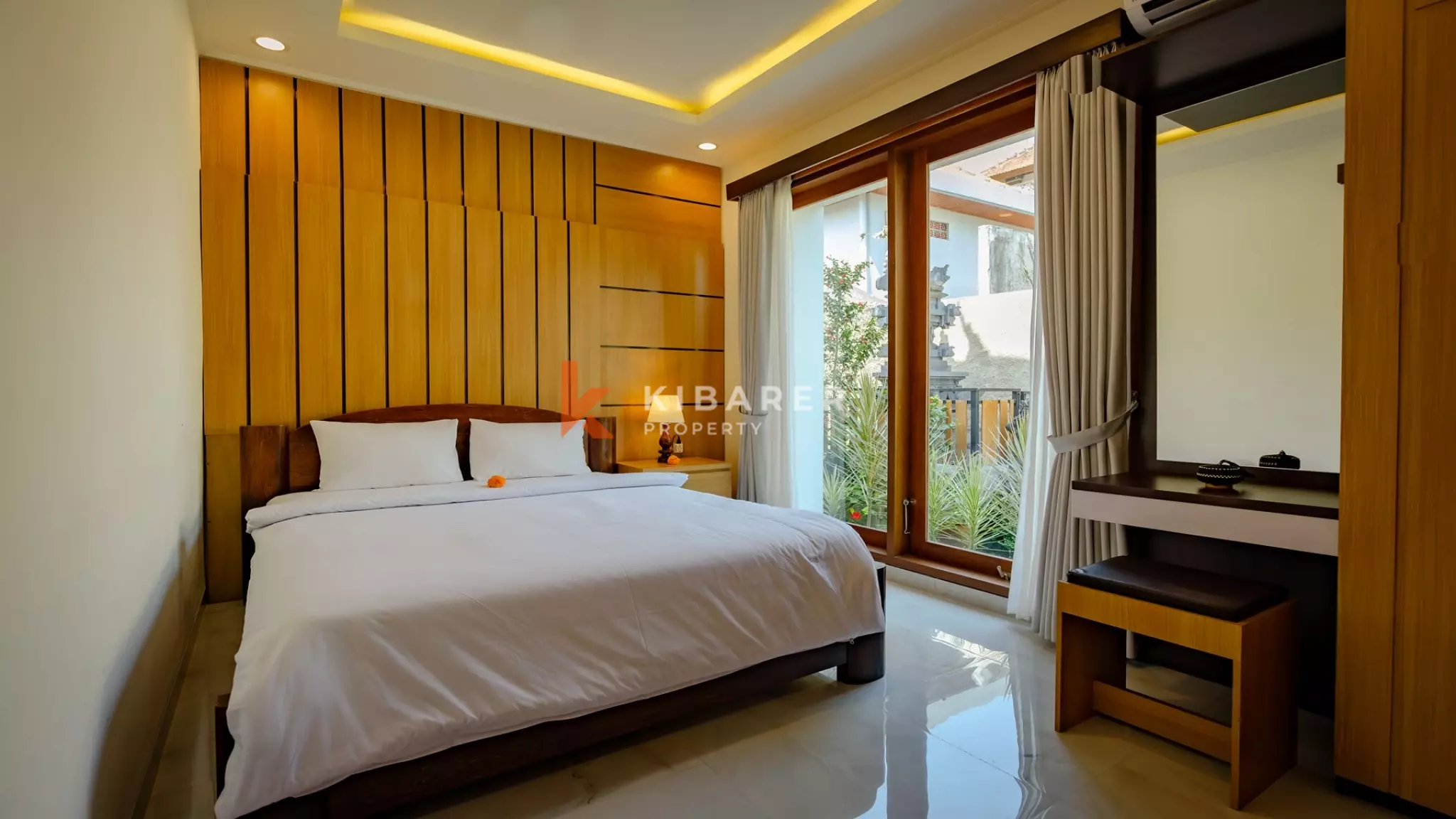 Charming Four-Bedroom Family Escape with Tropical Garden in Abiansemal — image 15