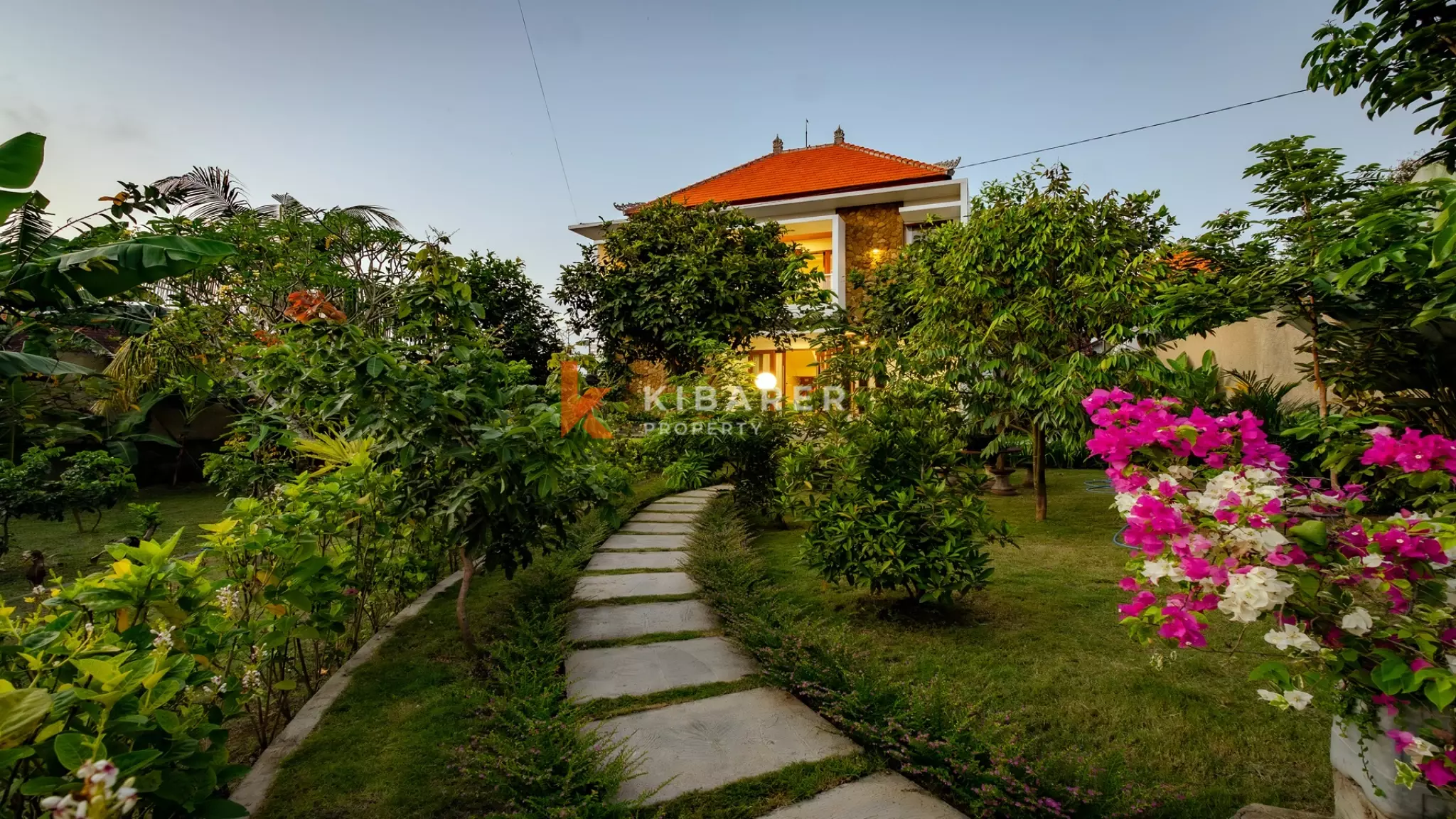 Charming Four-Bedroom Family Escape with Tropical Garden in Abiansemal — image 3