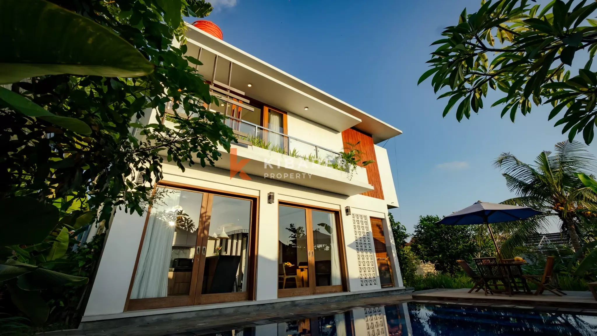 Charming Four-Bedroom Family Escape with Tropical Garden in Abiansemal — image 2