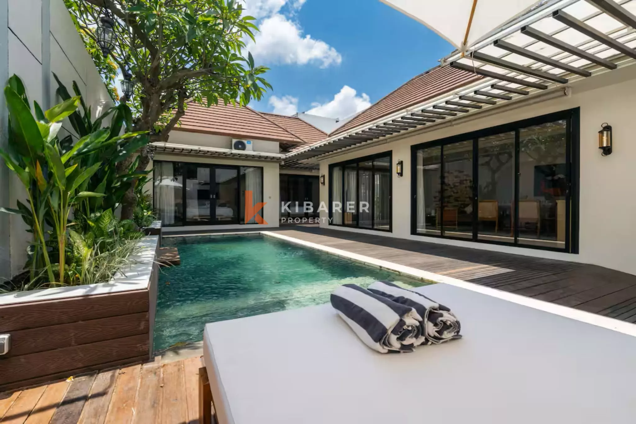 Stylish Two Bedroom Villa – Steps to Atlas & Berawa Beach — image 1