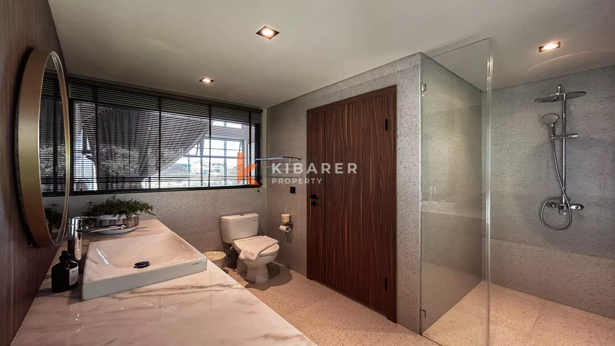 Modern Tropical Hideaway: Three-Bedroom Villa in Pererenan — image 19