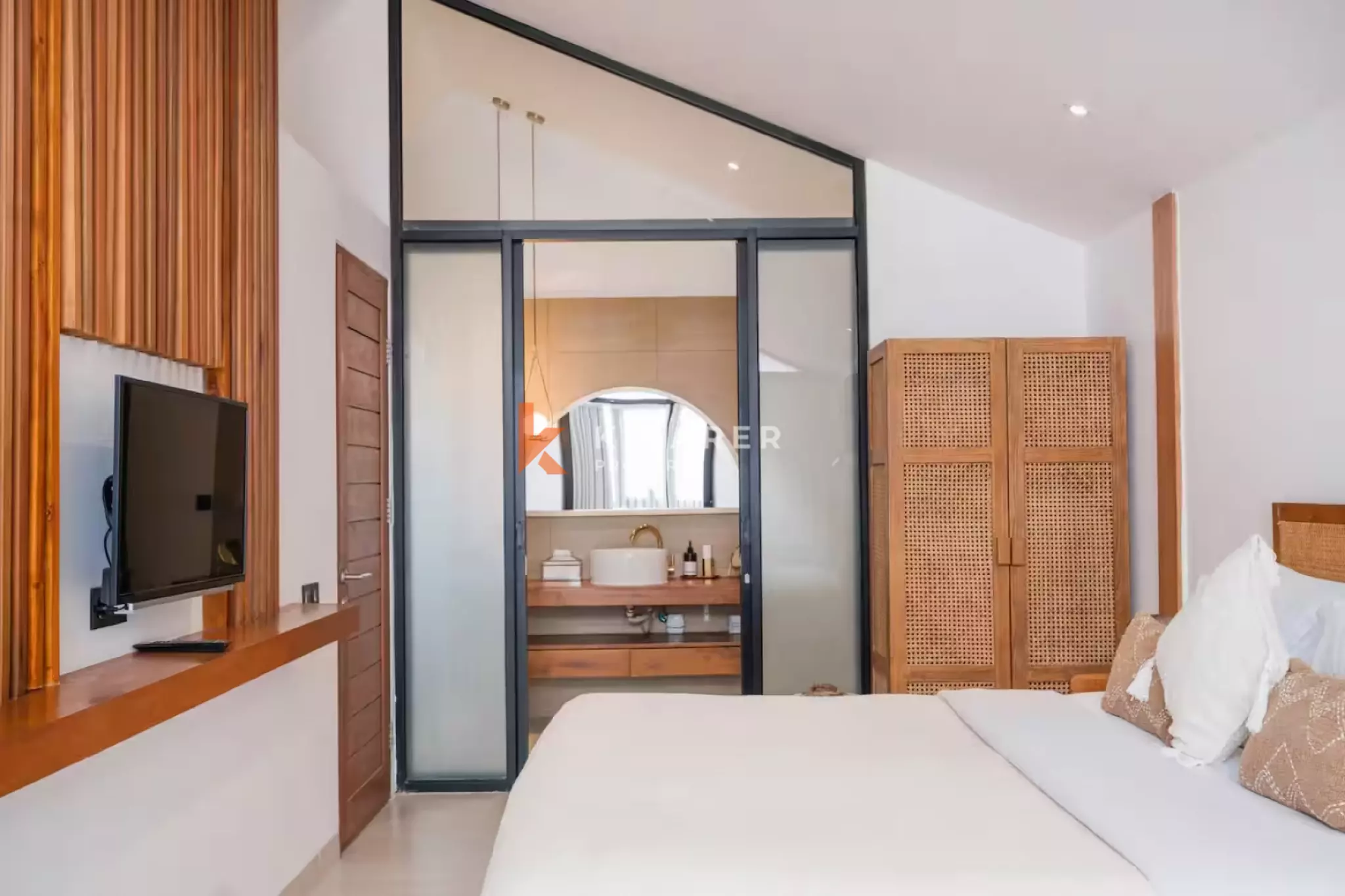 Stylish Loft-Style One-Bedroom Villa with Private Pool in Padonan — image 15