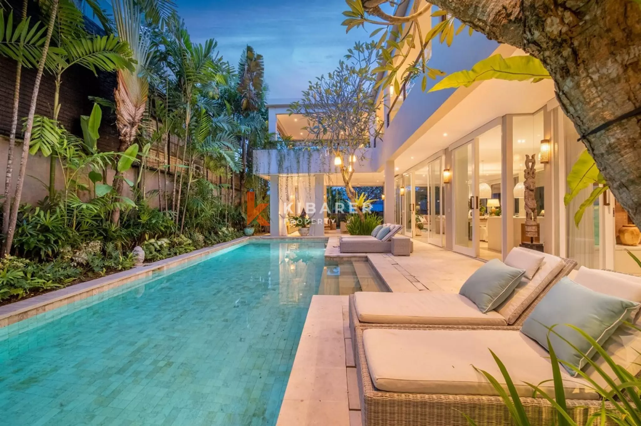Luxury Spacious Four-Bedrooms Villa Walking Distance to Berawa Beach — image 2