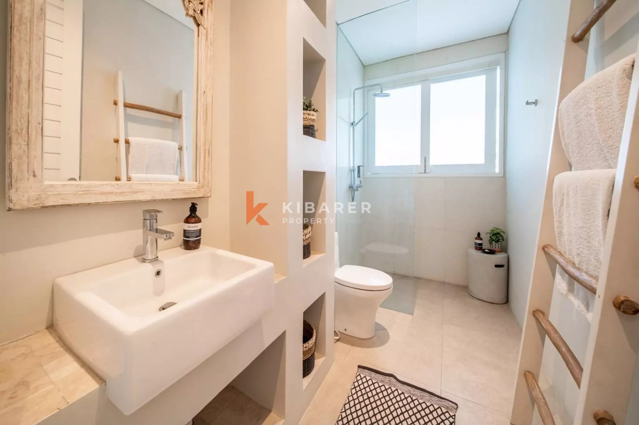 Luxury Spacious Four-Bedrooms Villa Walking Distance to Berawa Beach — image 13