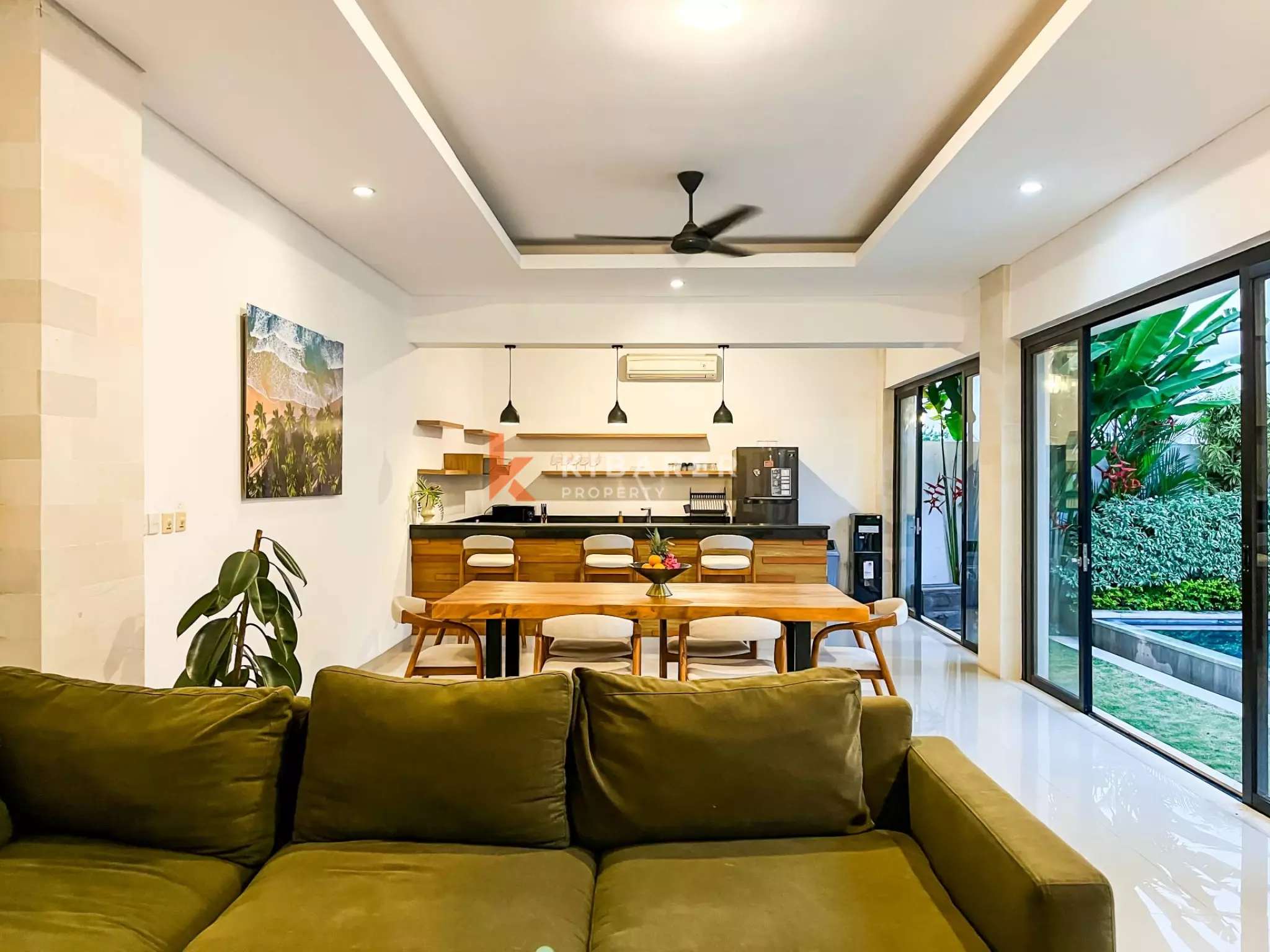 Tropical Three Bedroom Enclosed Villa in Berawa — image 4