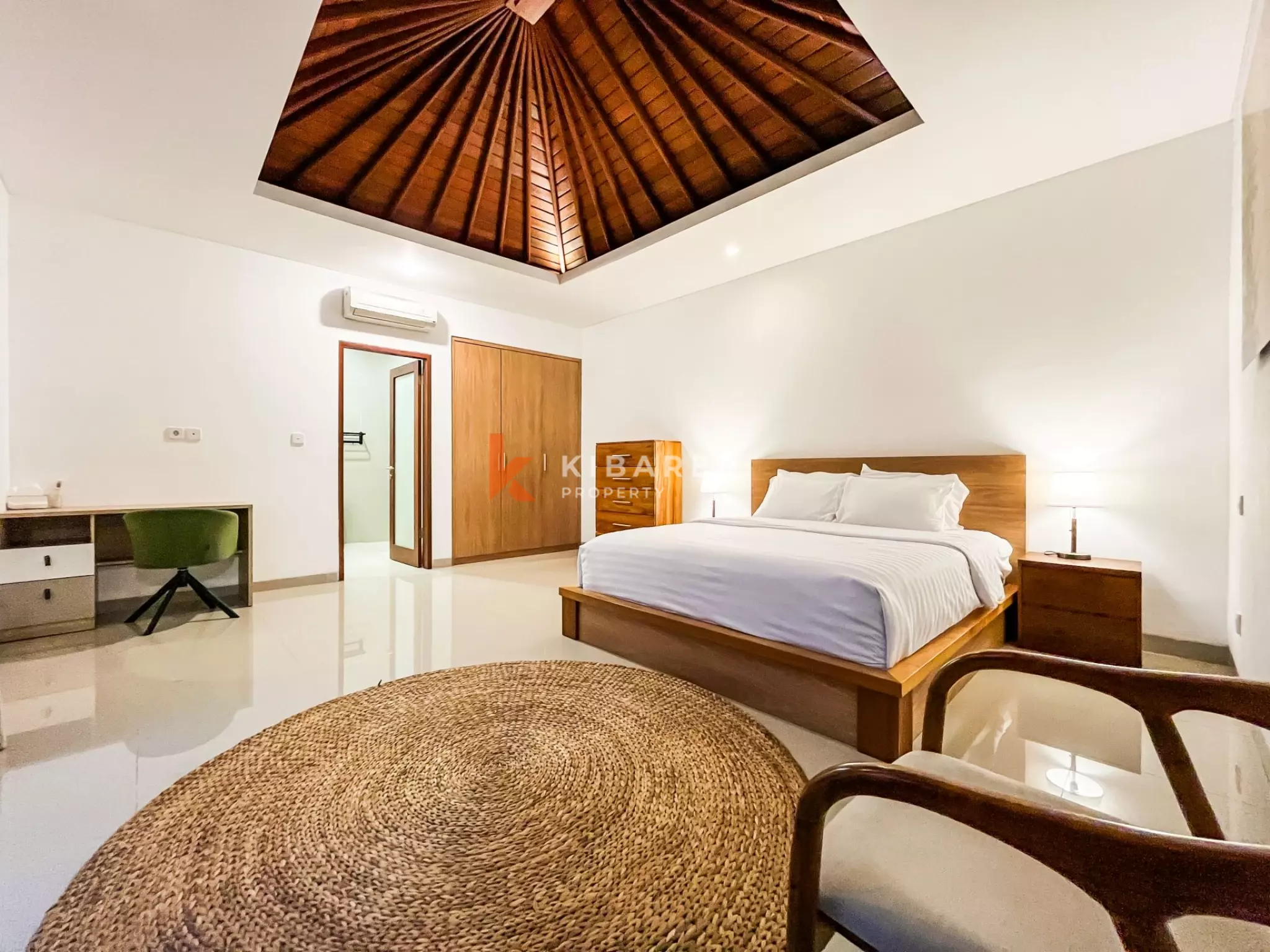 Tropical Three Bedroom Enclosed Villa in Berawa — image 13