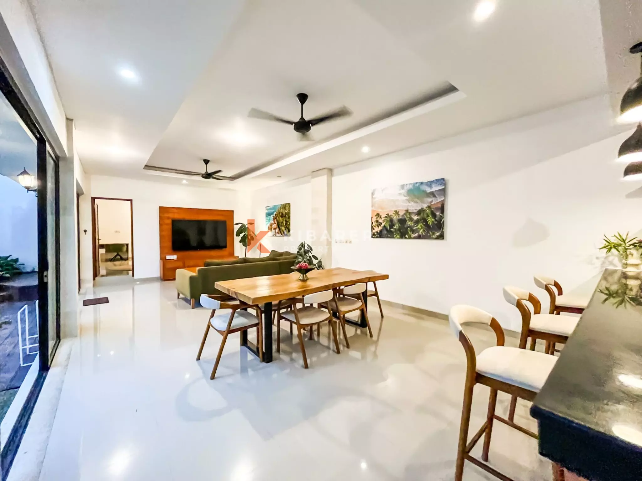 Tropical Three Bedroom Enclosed Villa in Berawa — image 10