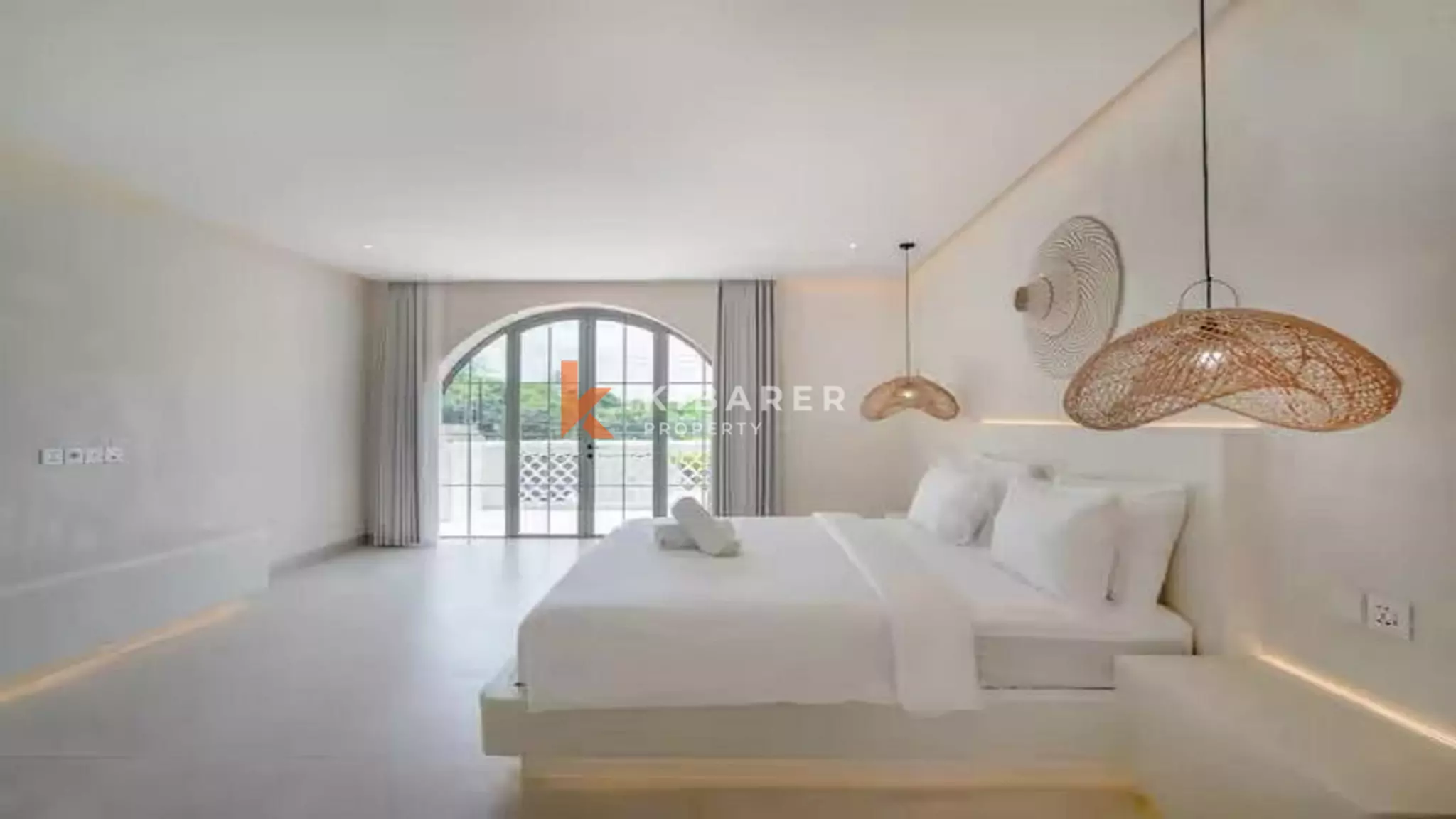 Spanish Style Two-Bedrooms Villa With Rooftop in Heart of Berawa — image 12