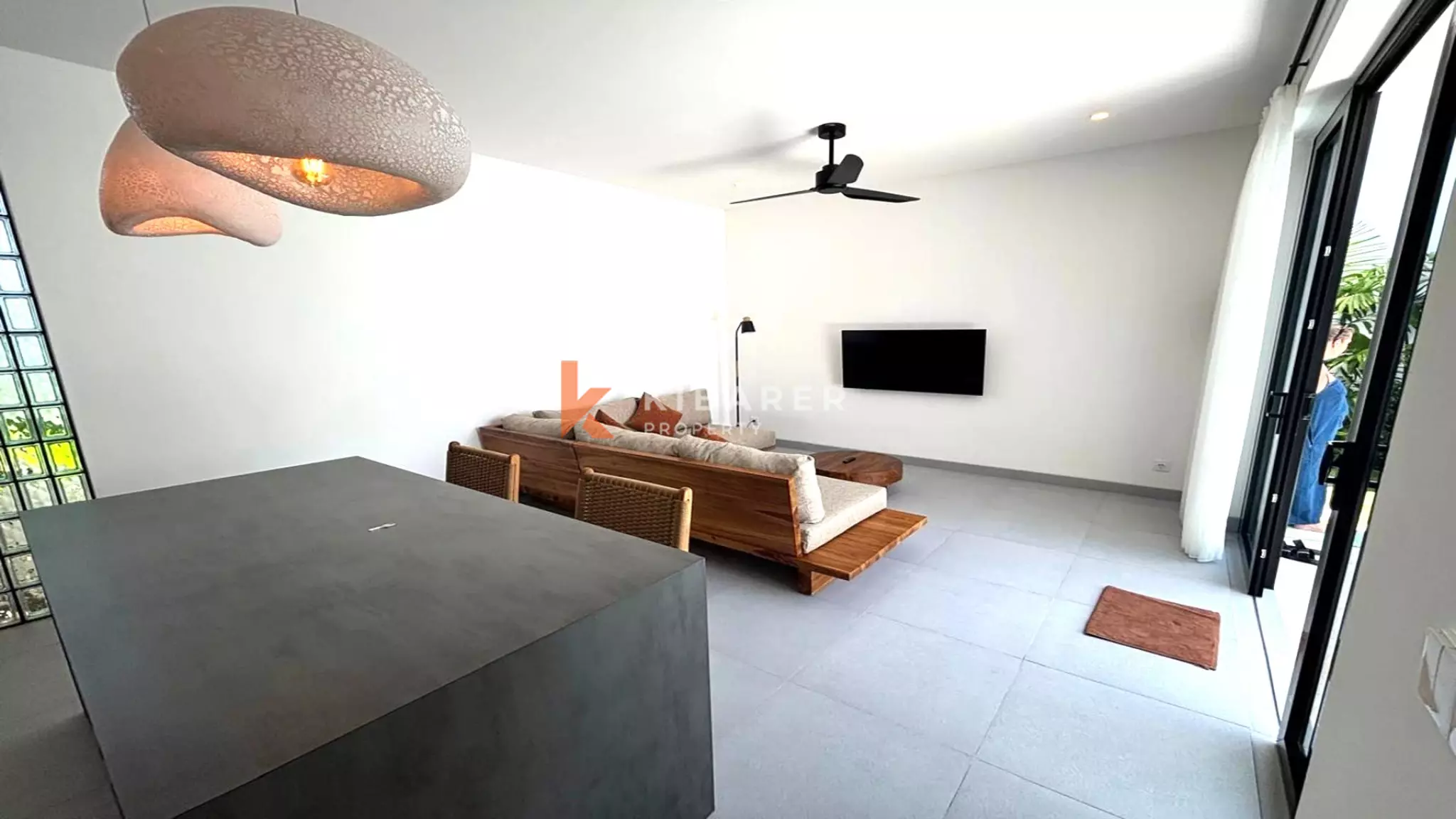 Modern One-Bedroom Tropical Villa with Private Pool in Prime Batu Bolong Location — image 8