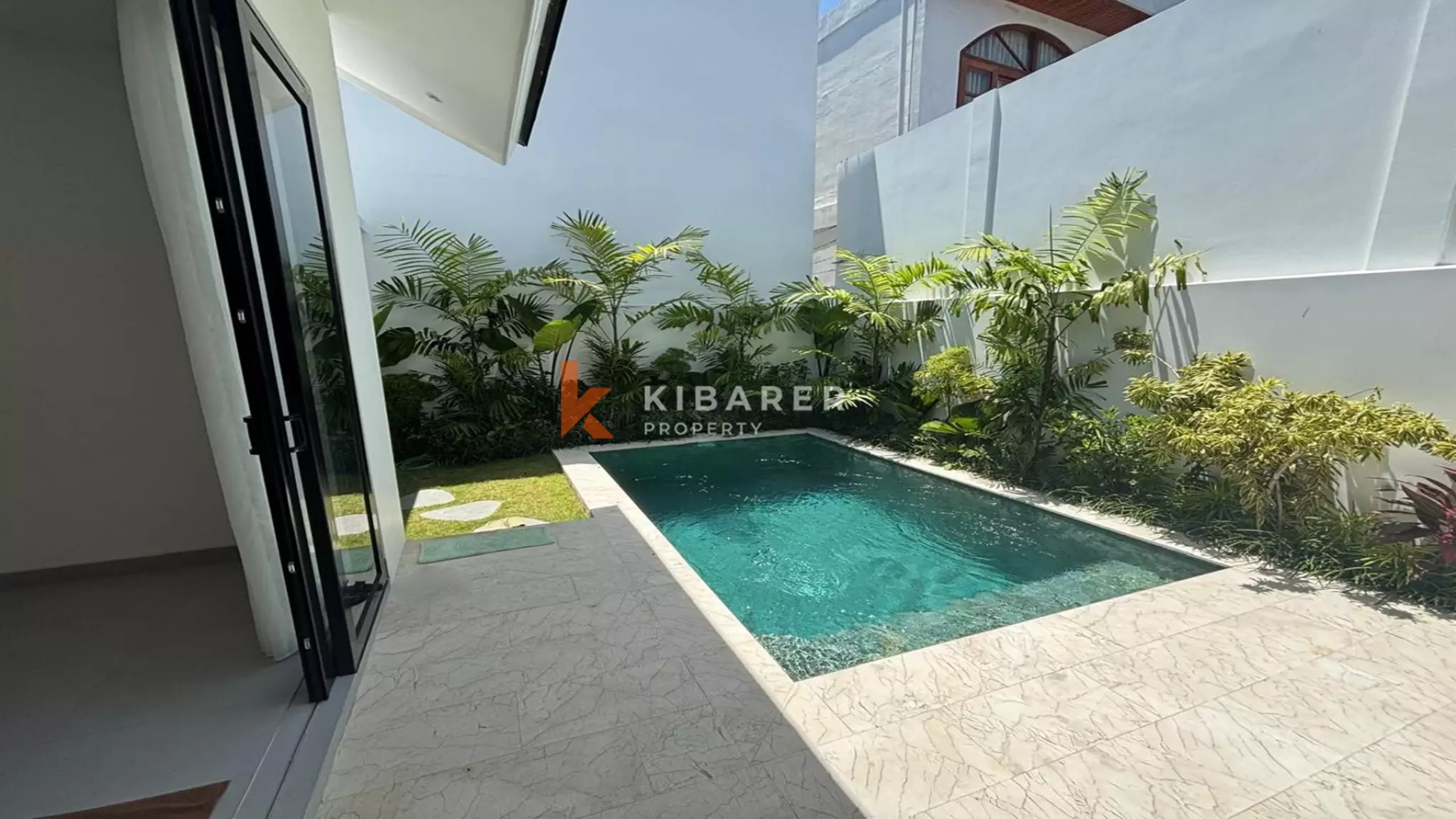 Modern One-Bedroom Tropical Villa with Private Pool in Prime Batu Bolong Location — image 4
