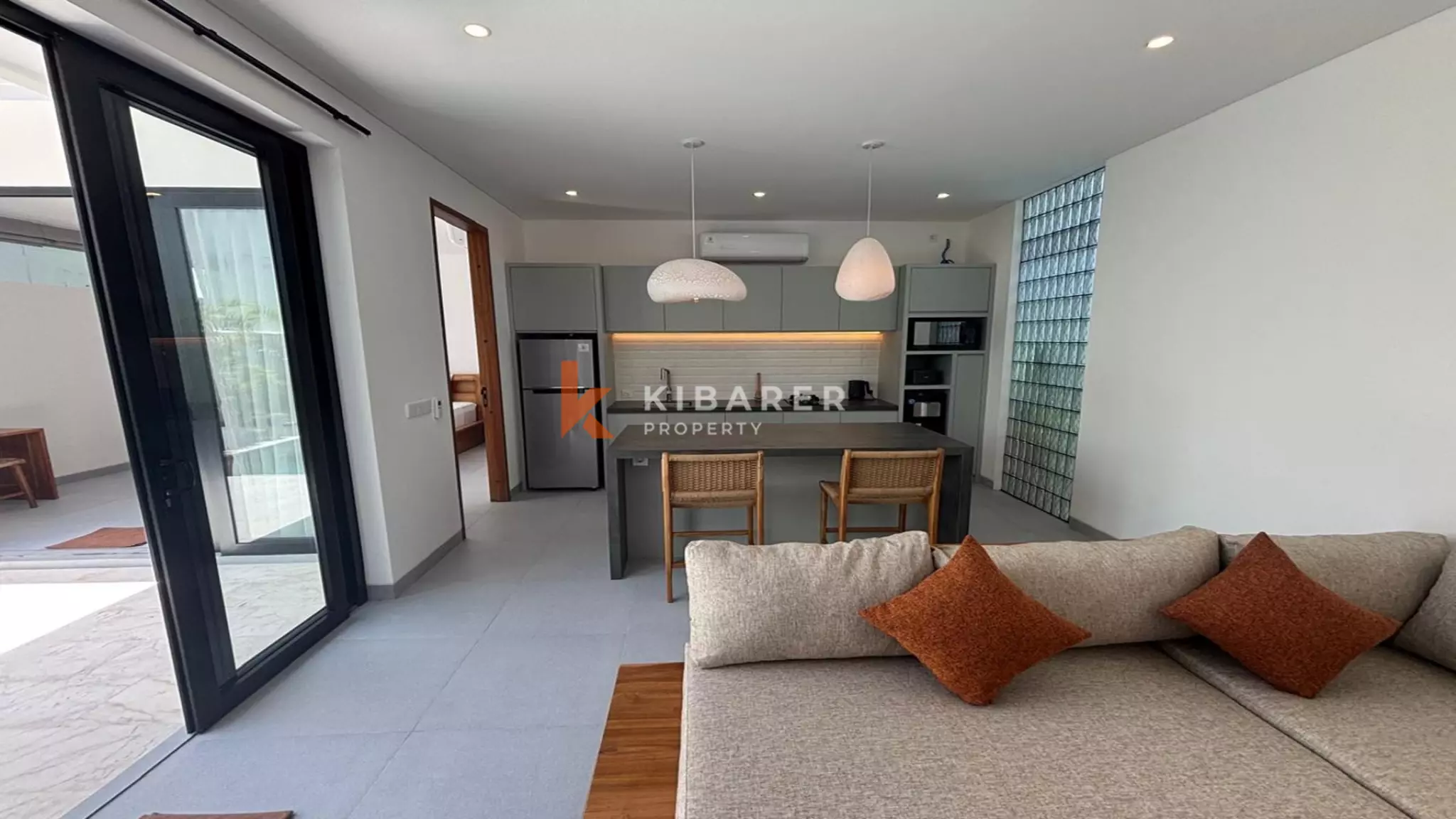 Modern One-Bedroom Tropical Villa with Private Pool in Prime Batu Bolong Location — image 5