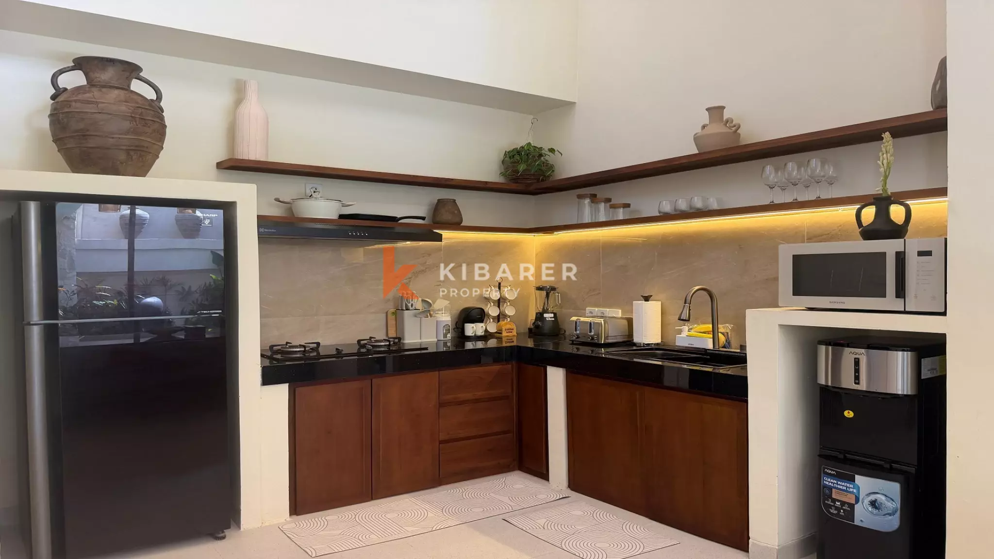 Aesthetic Cream-Tone Three-Bedrooms Villa With Rooftop and Jacuzzi in Berawa — image 7
