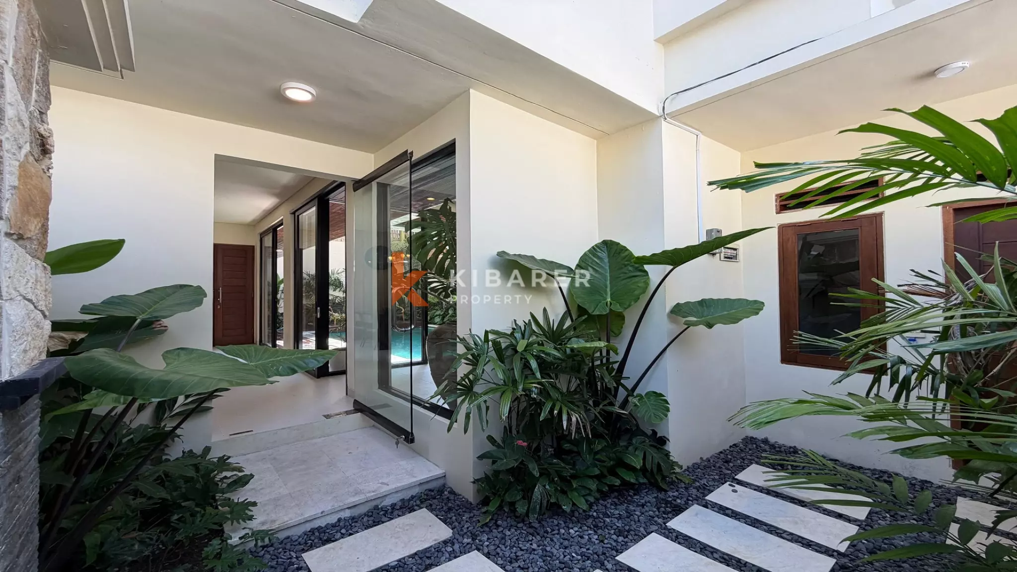 Aesthetic Cream-Tone Three-Bedrooms Villa With Rooftop and Jacuzzi in Berawa — image 12