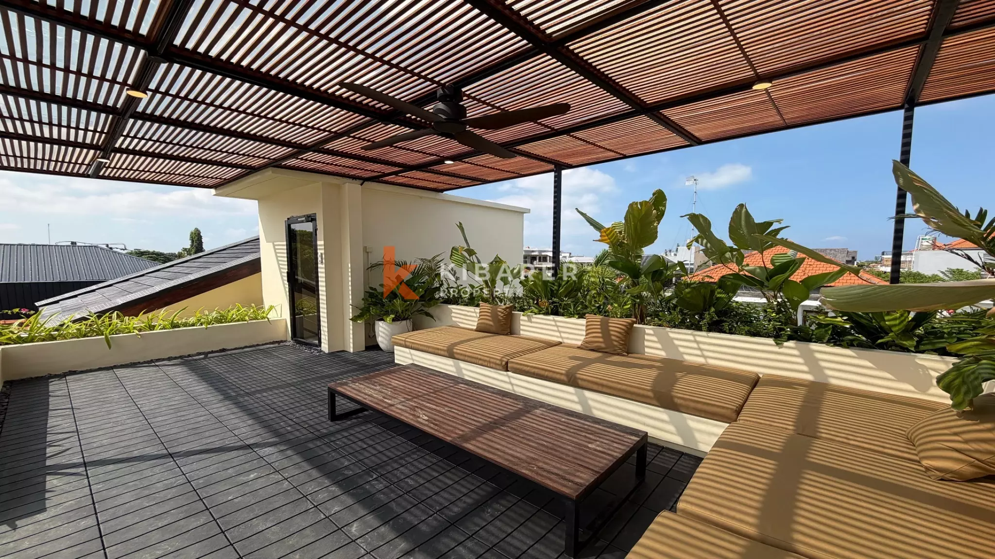 Aesthetic Cream-Tone Three-Bedrooms Villa With Rooftop and Jacuzzi in Berawa — image 15