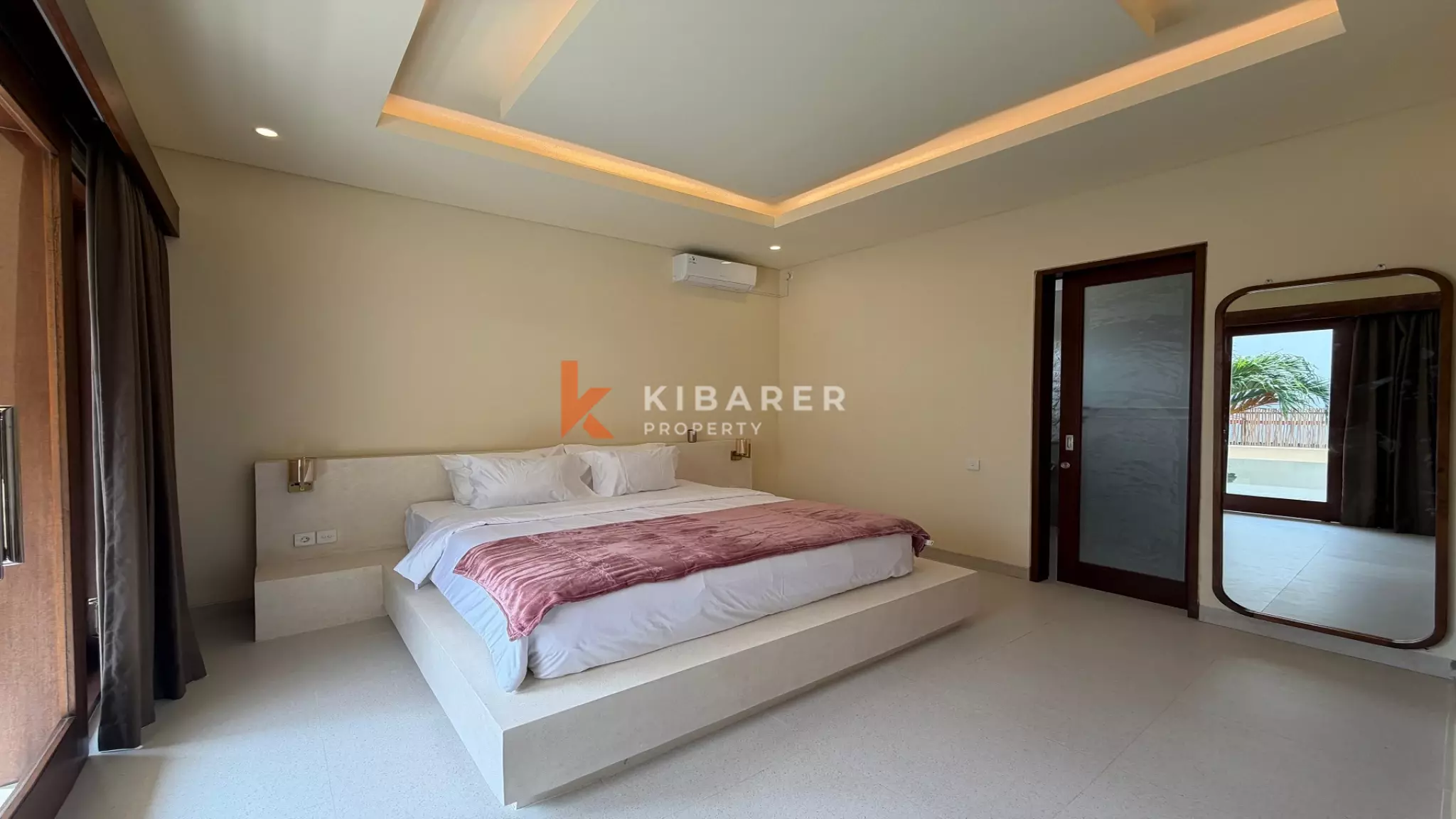 Aesthetic Cream-Tone Three-Bedrooms Villa With Rooftop and Jacuzzi in Berawa — image 18
