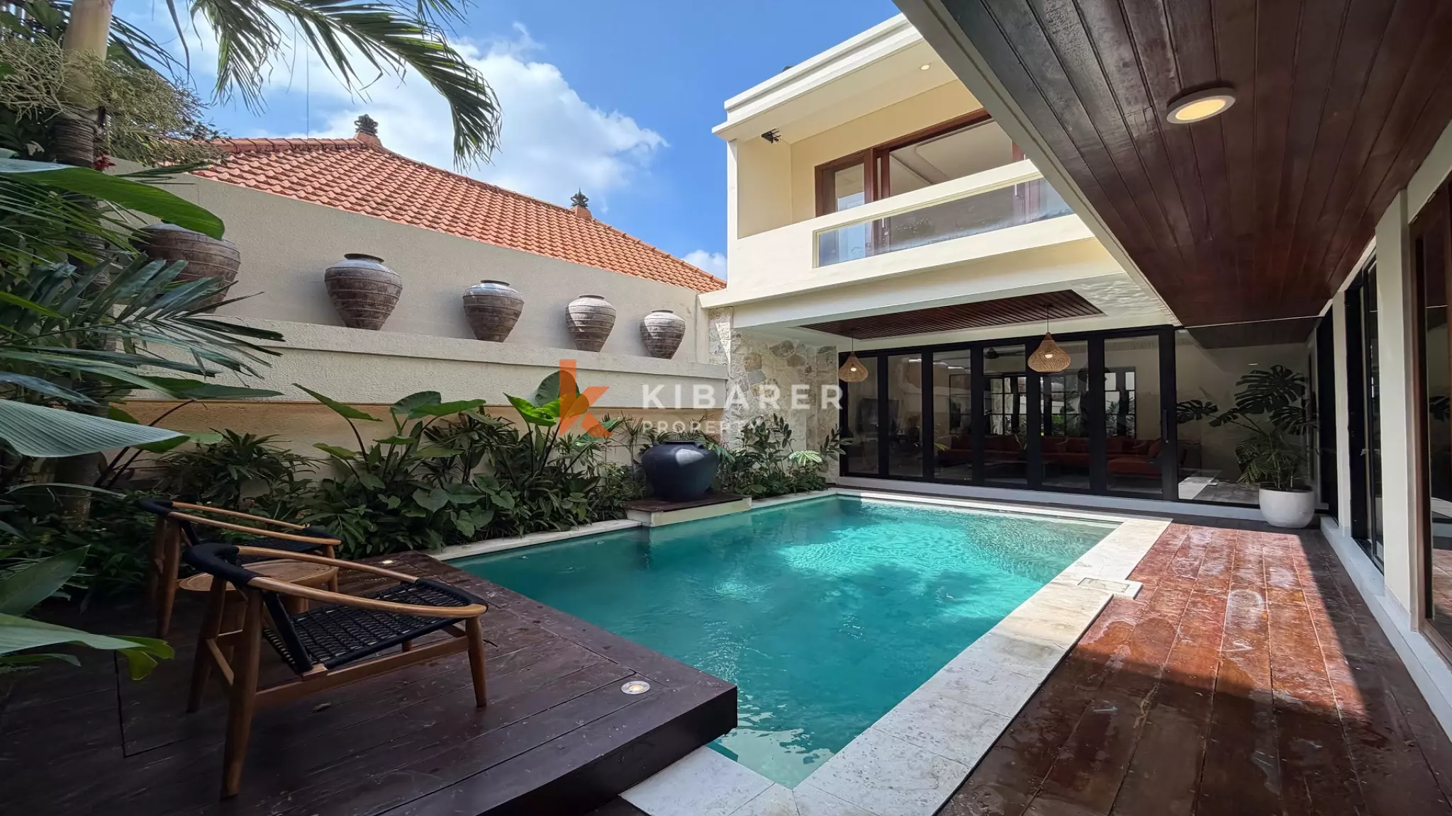 Aesthetic Cream-Tone Three-Bedrooms Villa With Rooftop and Jacuzzi in Berawa