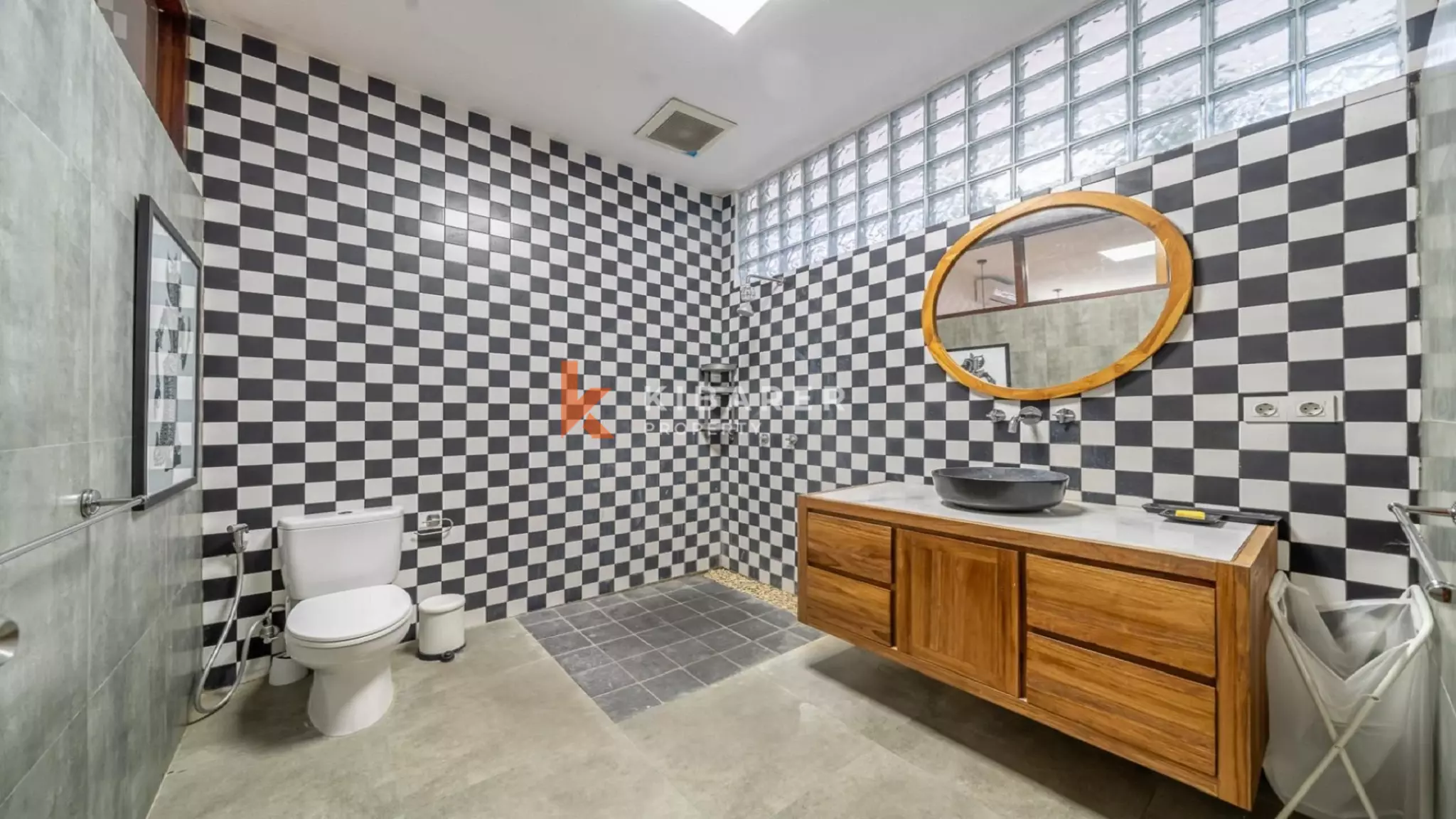 Comfortable One-Bedroom Villa with Enclosed Living Room in Canggu Area — image 9
